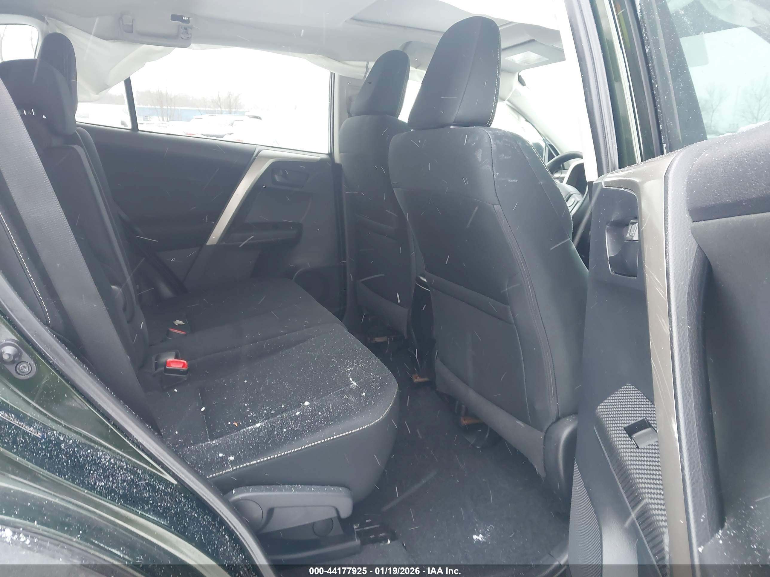 TOYOTA RAV4 image 8