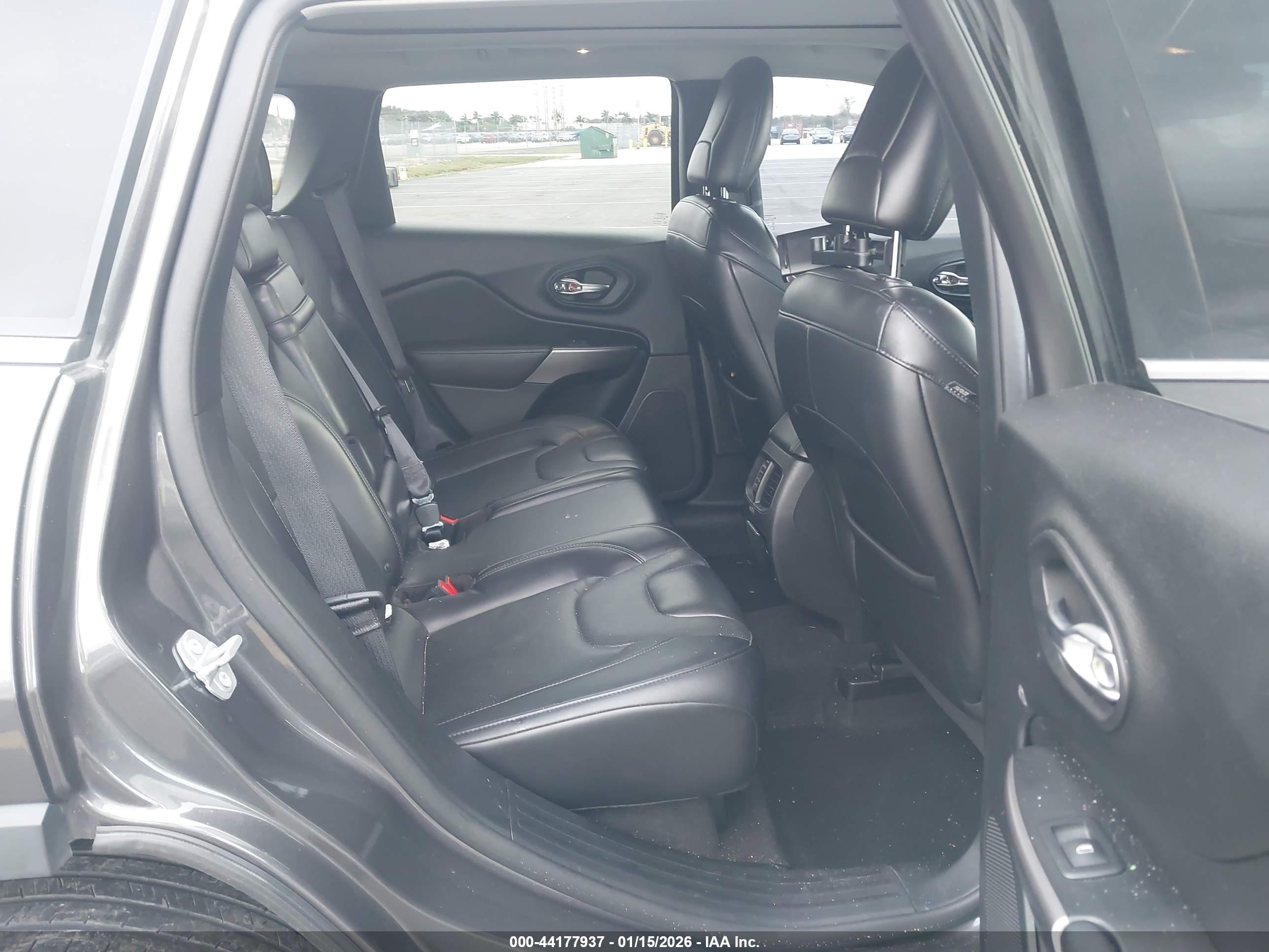 JEEP CHEROKEE image 8