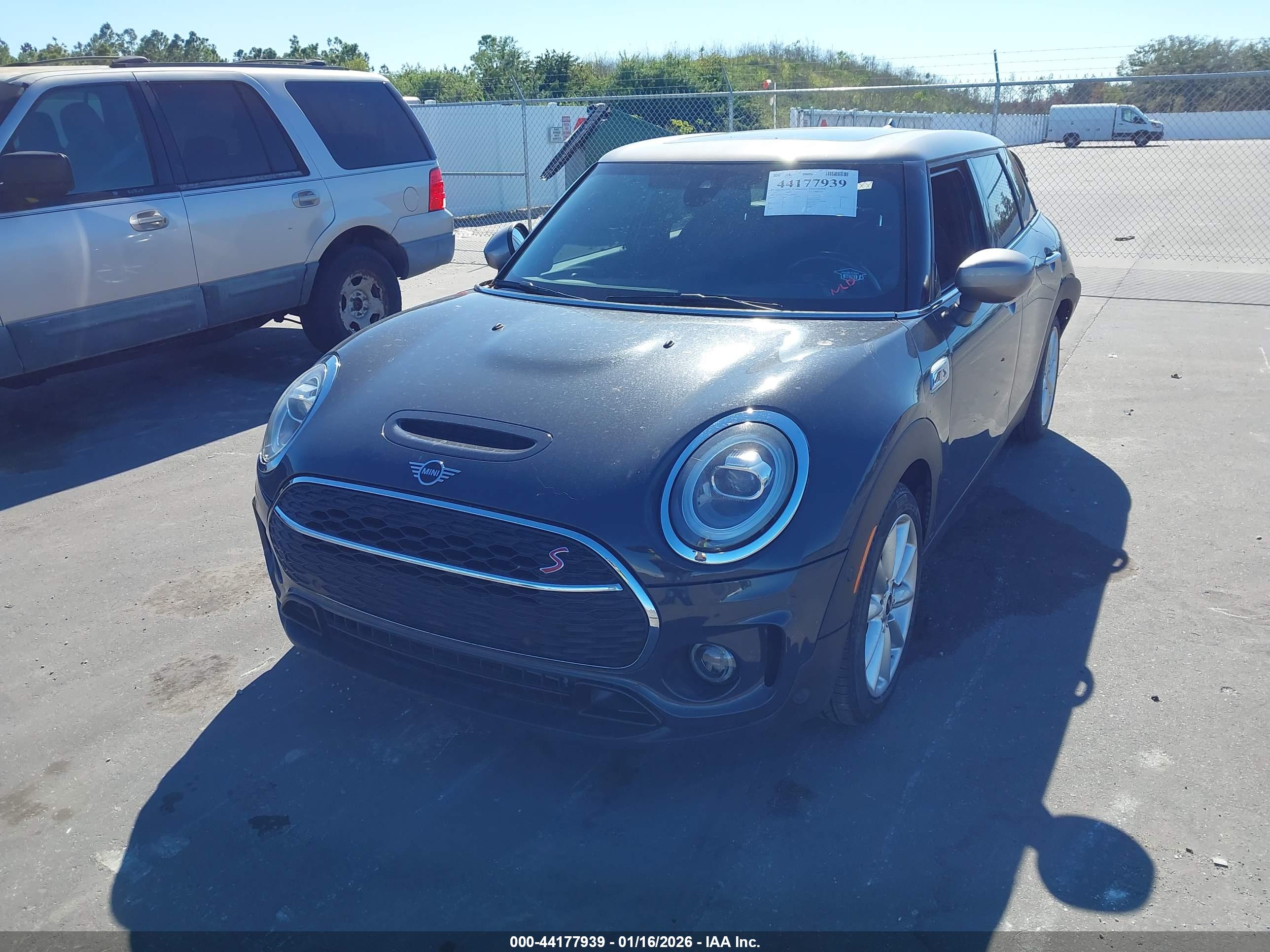 MINI CLUBMAN image 2