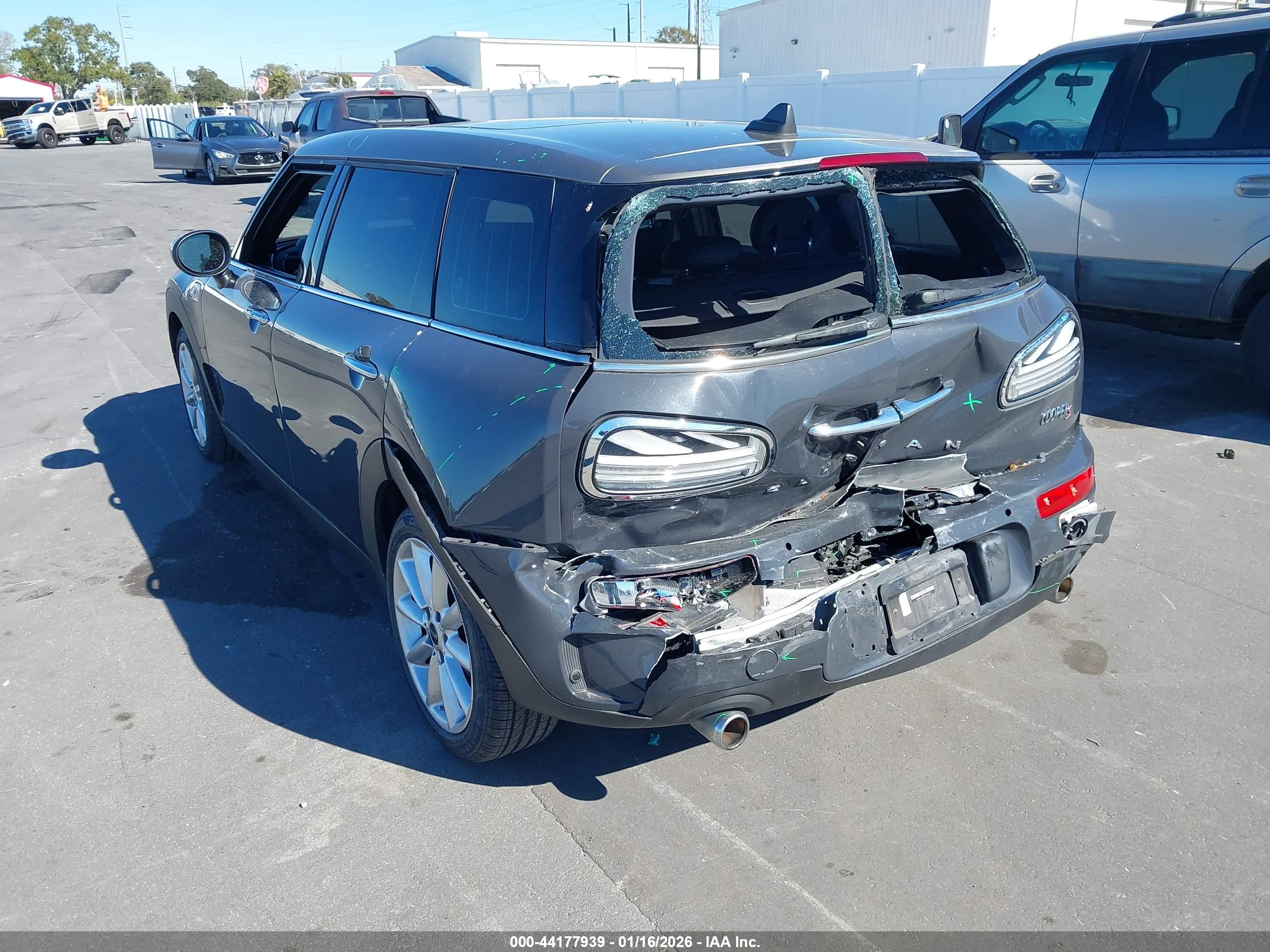 MINI CLUBMAN image 3