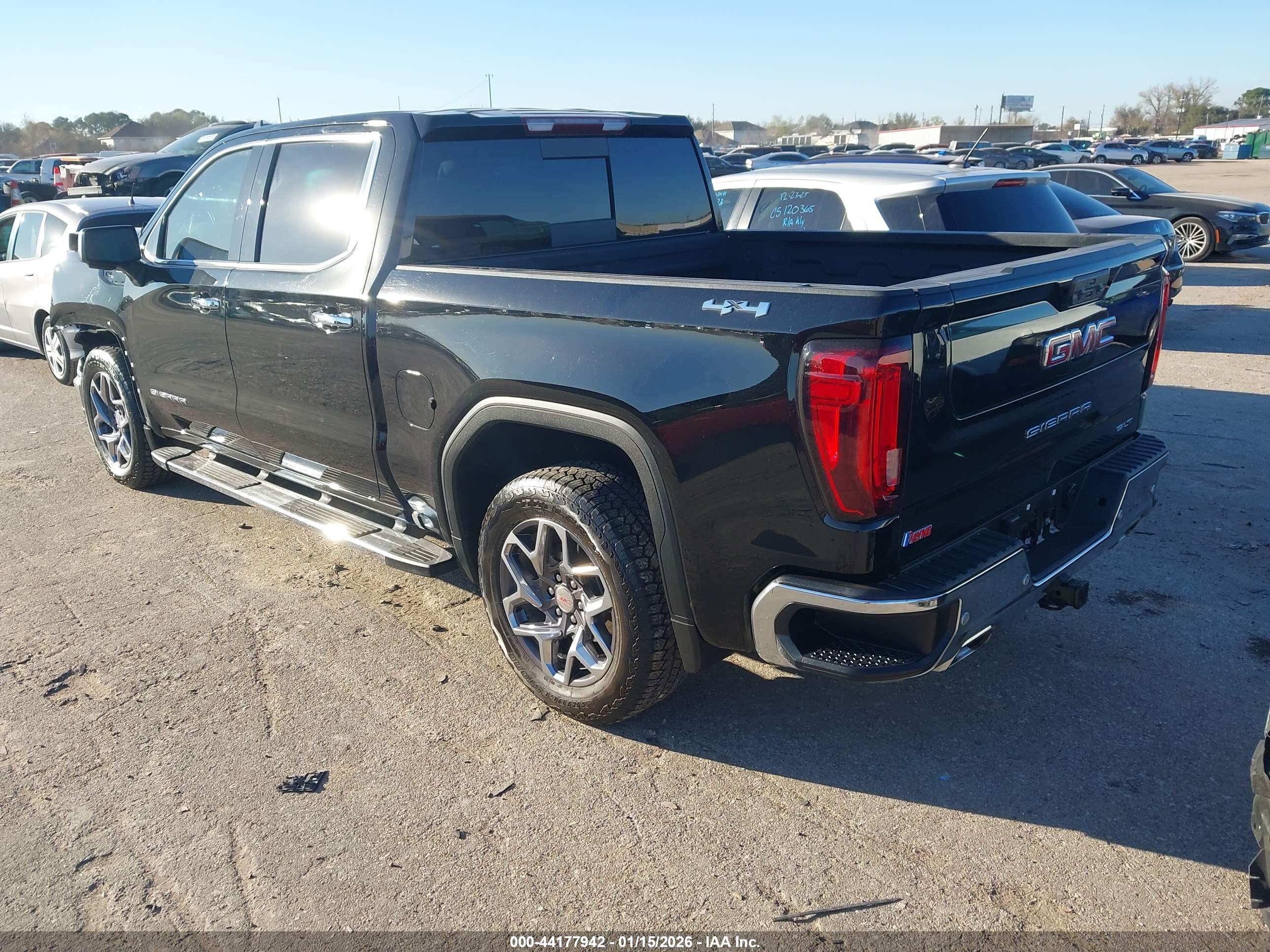 GMC SIERRA image 3