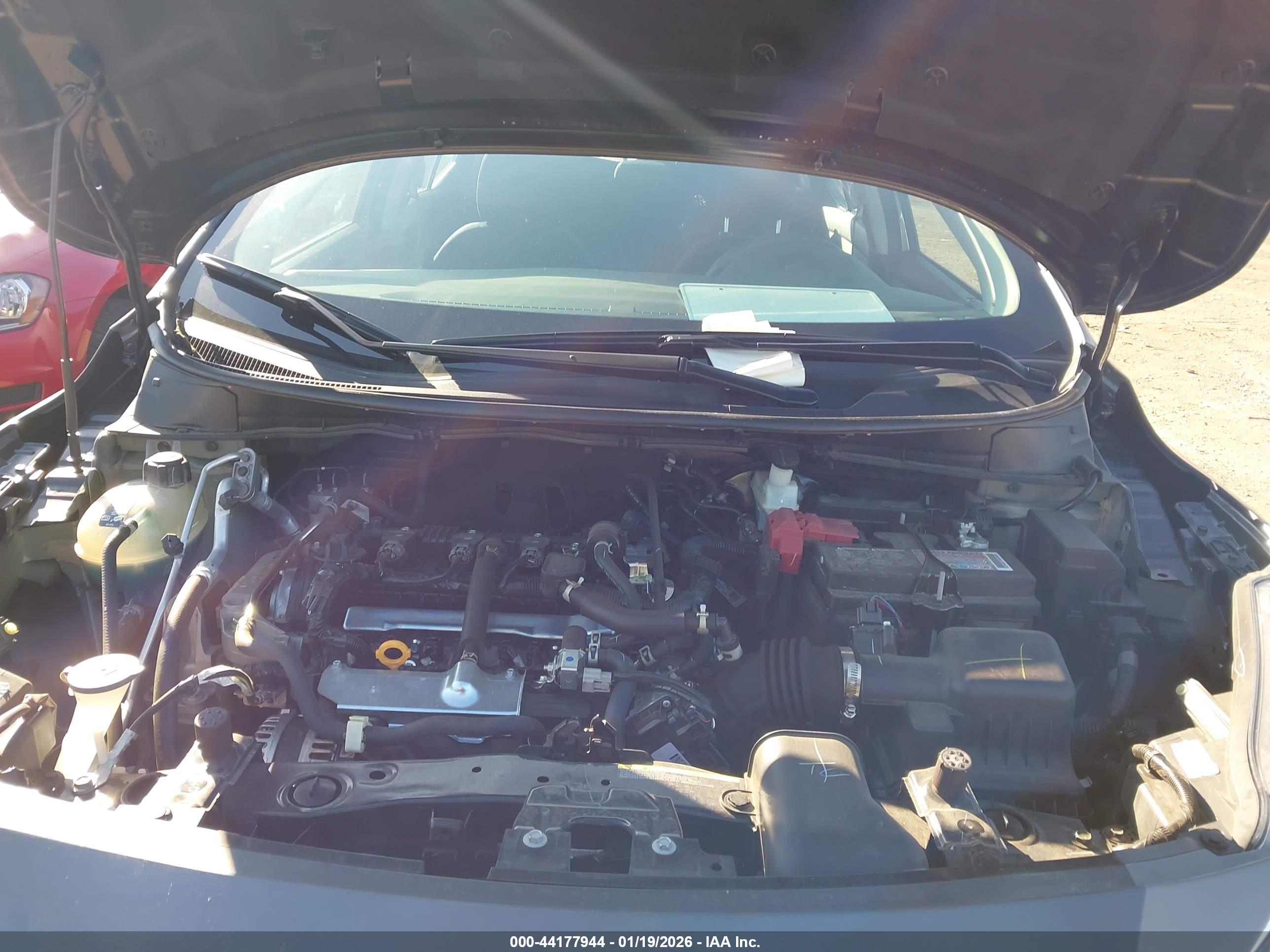 NISSAN VERSA image 10