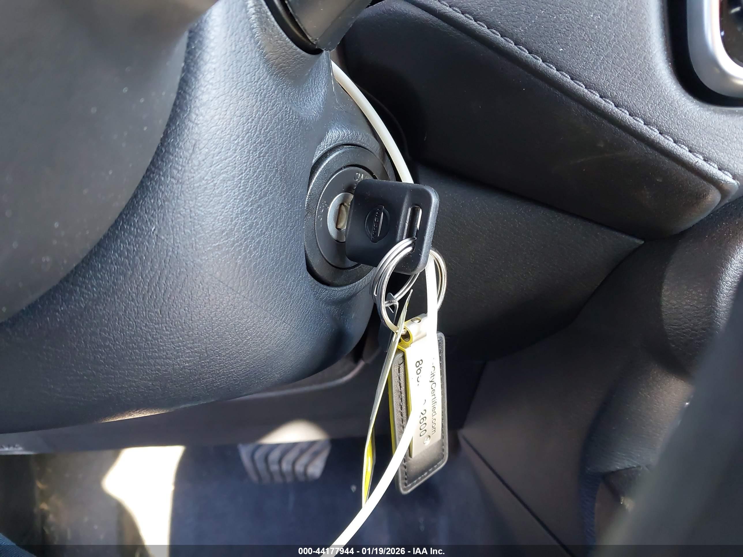 NISSAN VERSA image 11