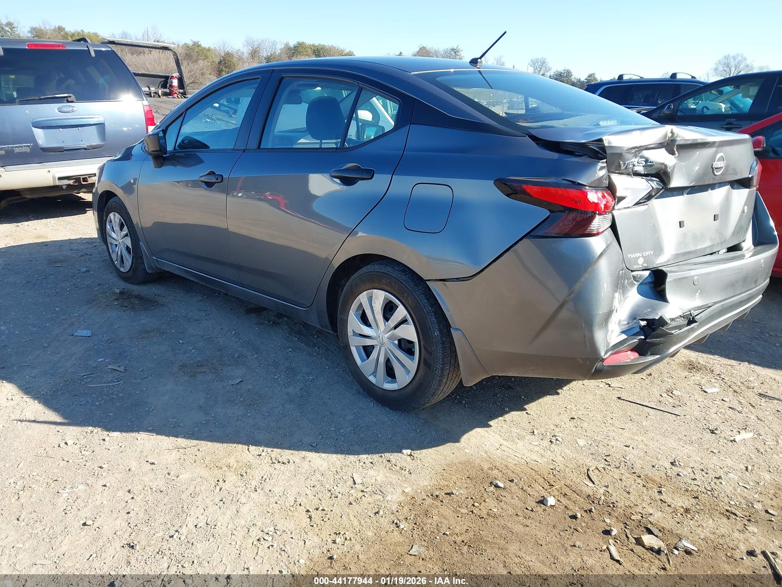NISSAN VERSA image 3