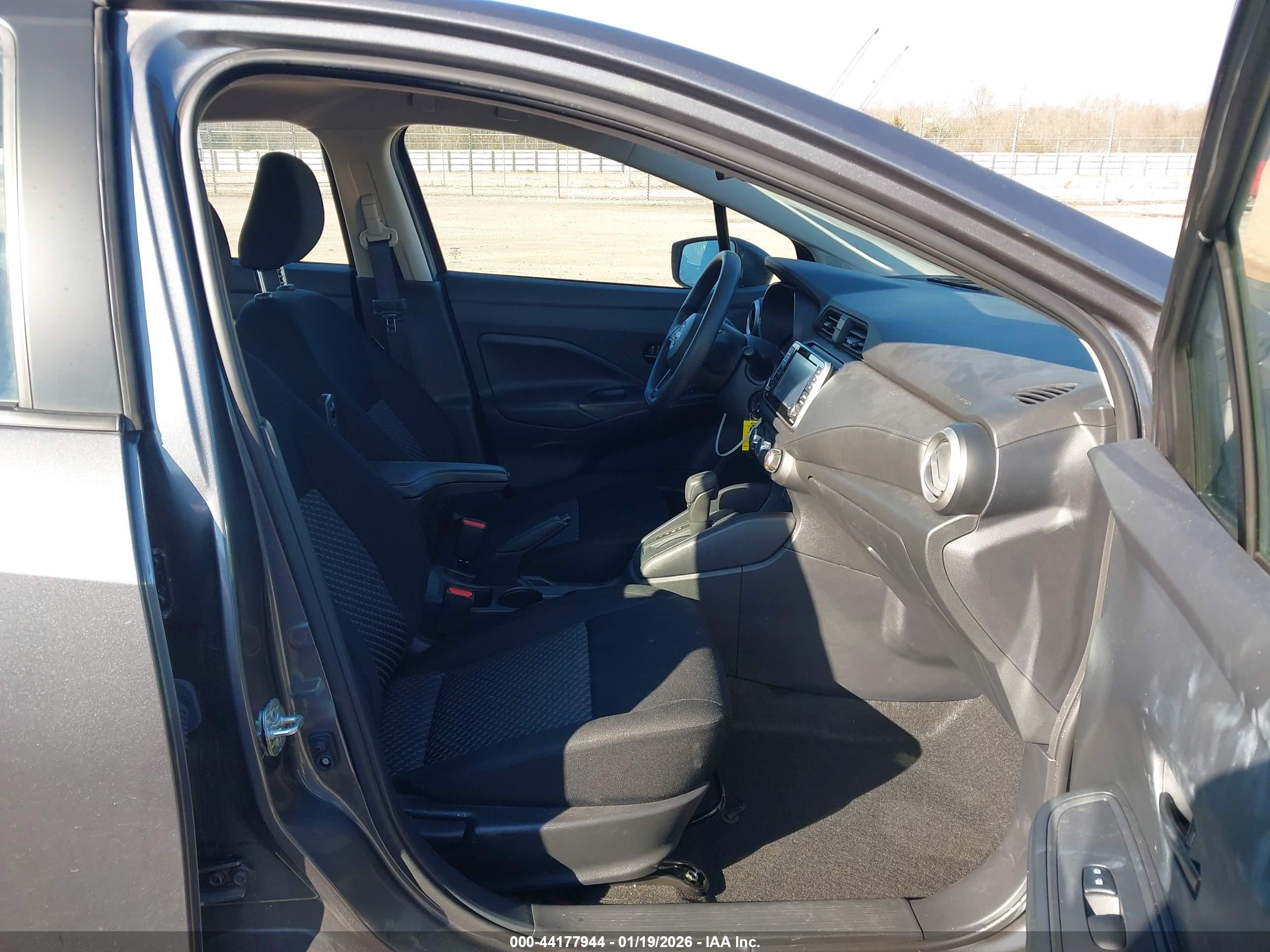 NISSAN VERSA image 5