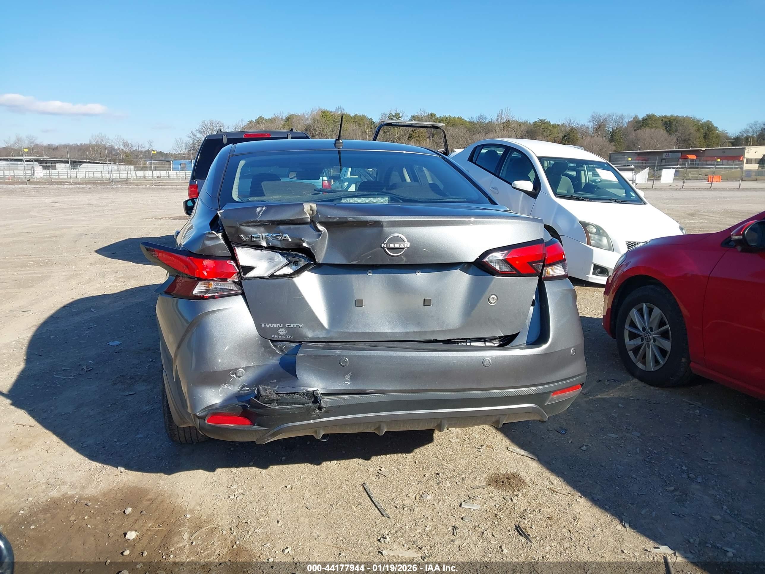 NISSAN VERSA image 6