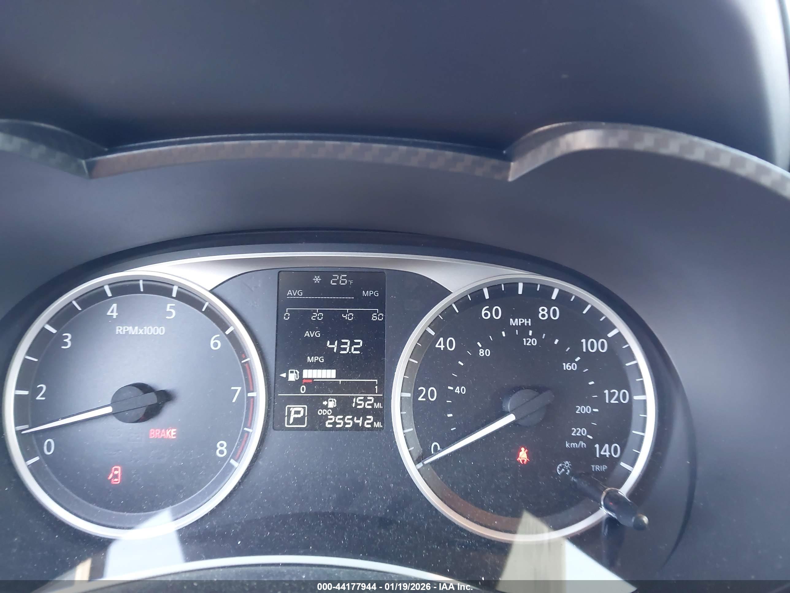 NISSAN VERSA image 7