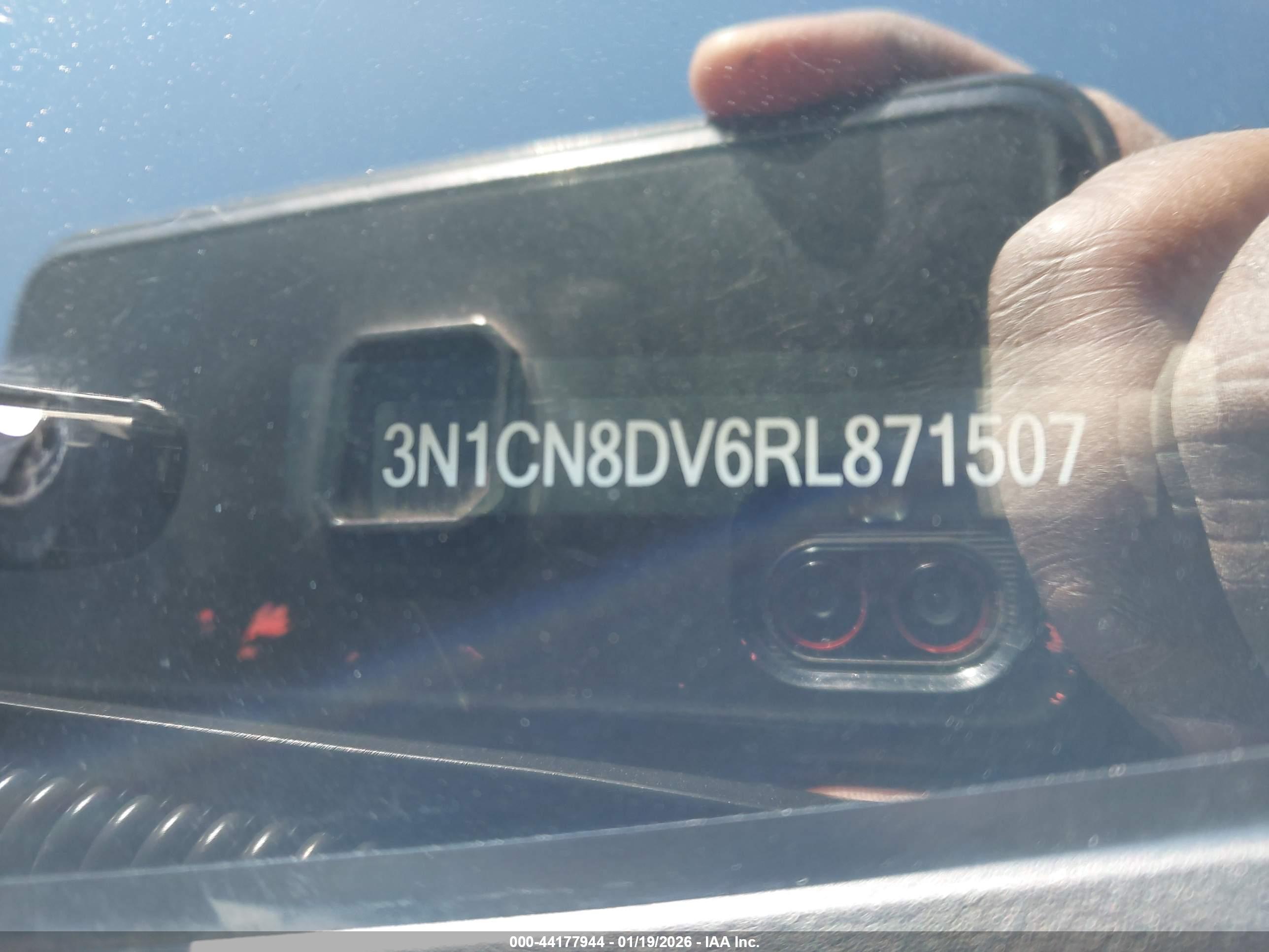 NISSAN VERSA image 9
