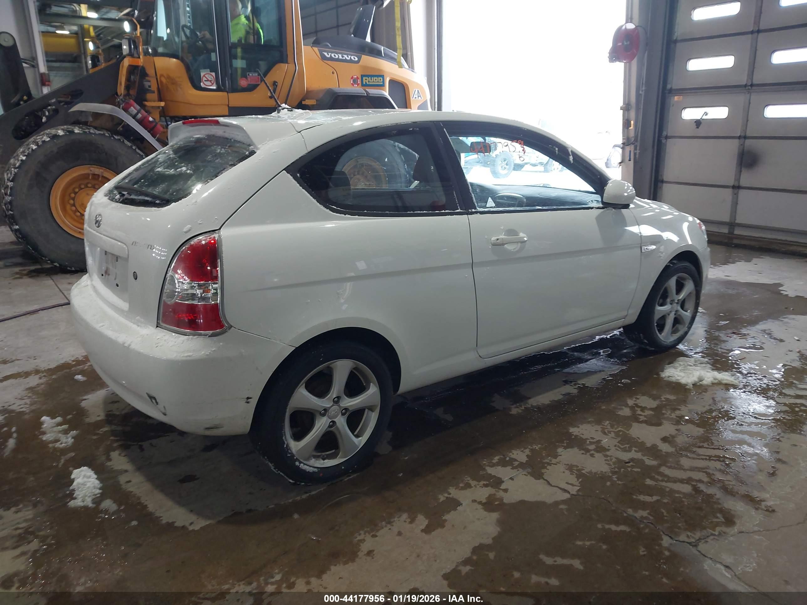 HYUNDAI ACCENT image 4