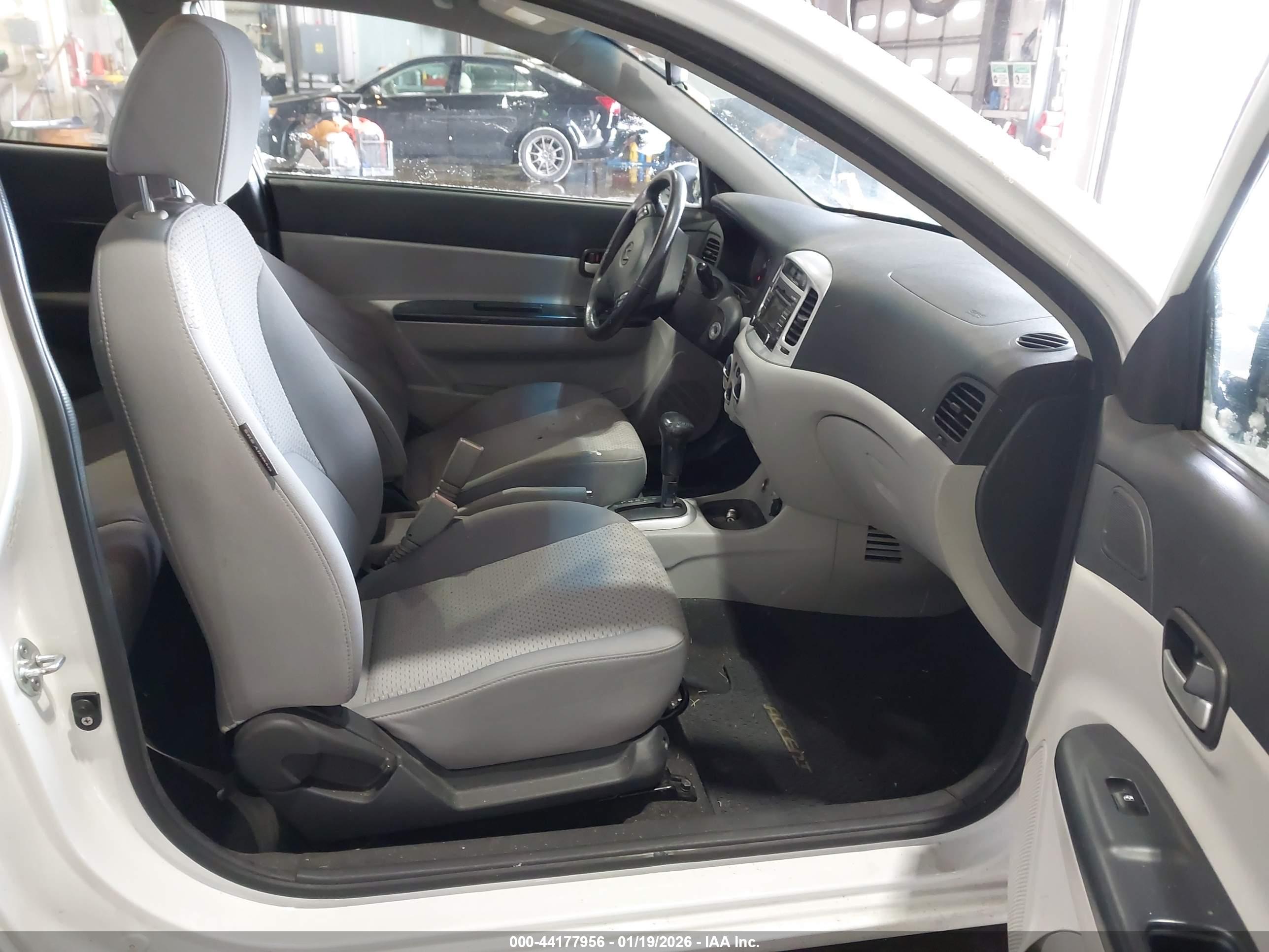 HYUNDAI ACCENT image 5