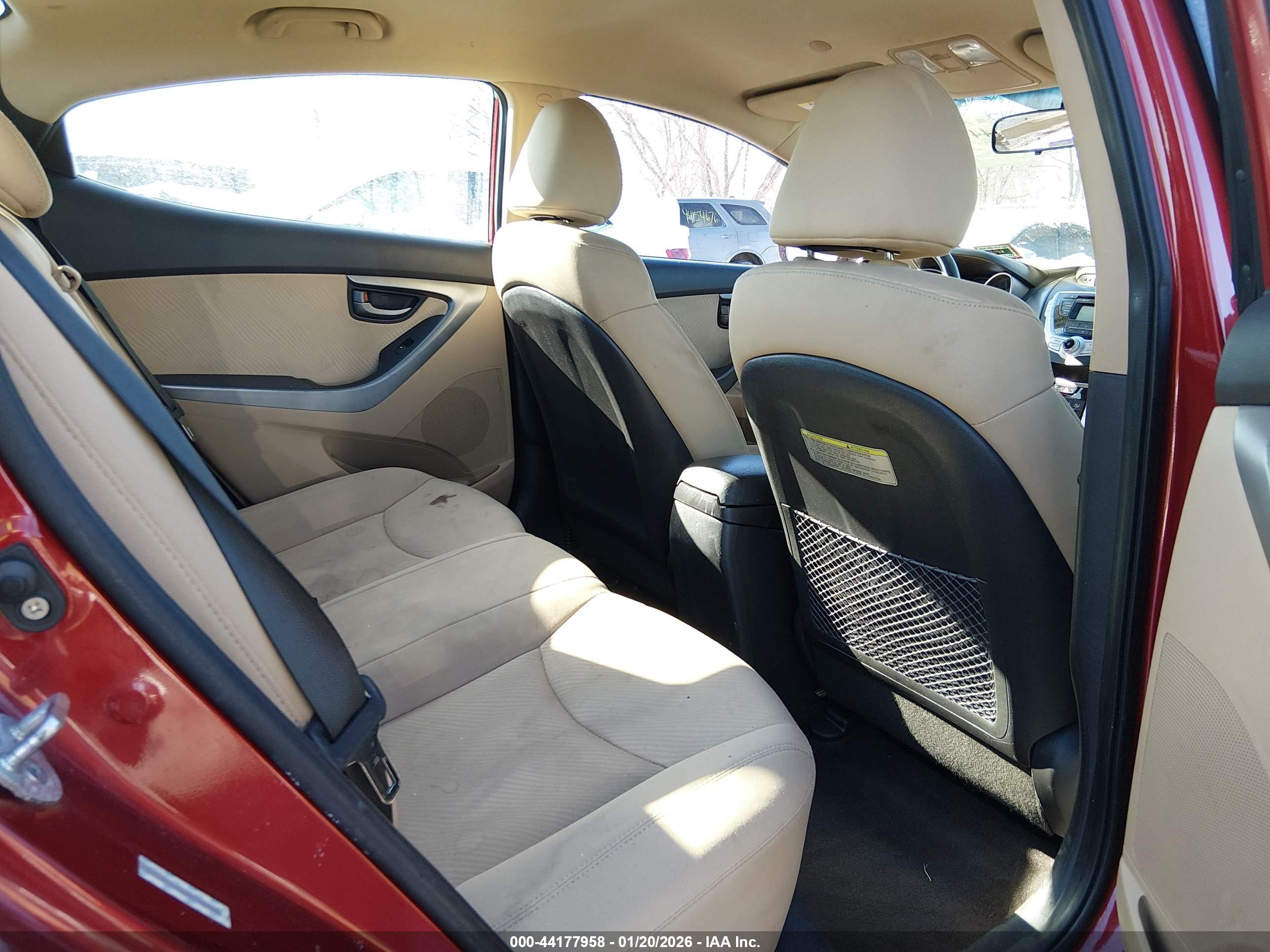 HYUNDAI ELANTRA image 8