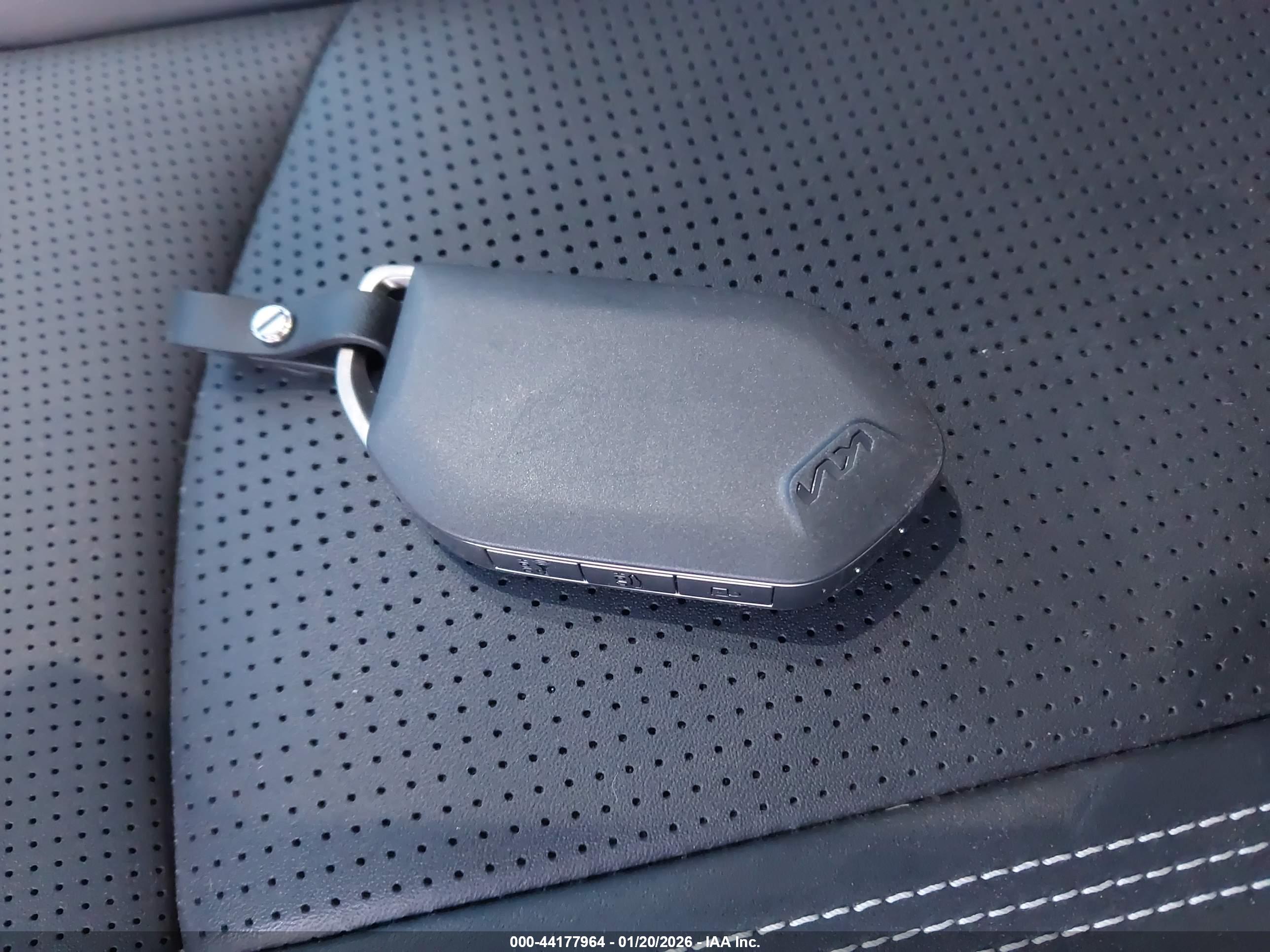 KIA K5 image 11