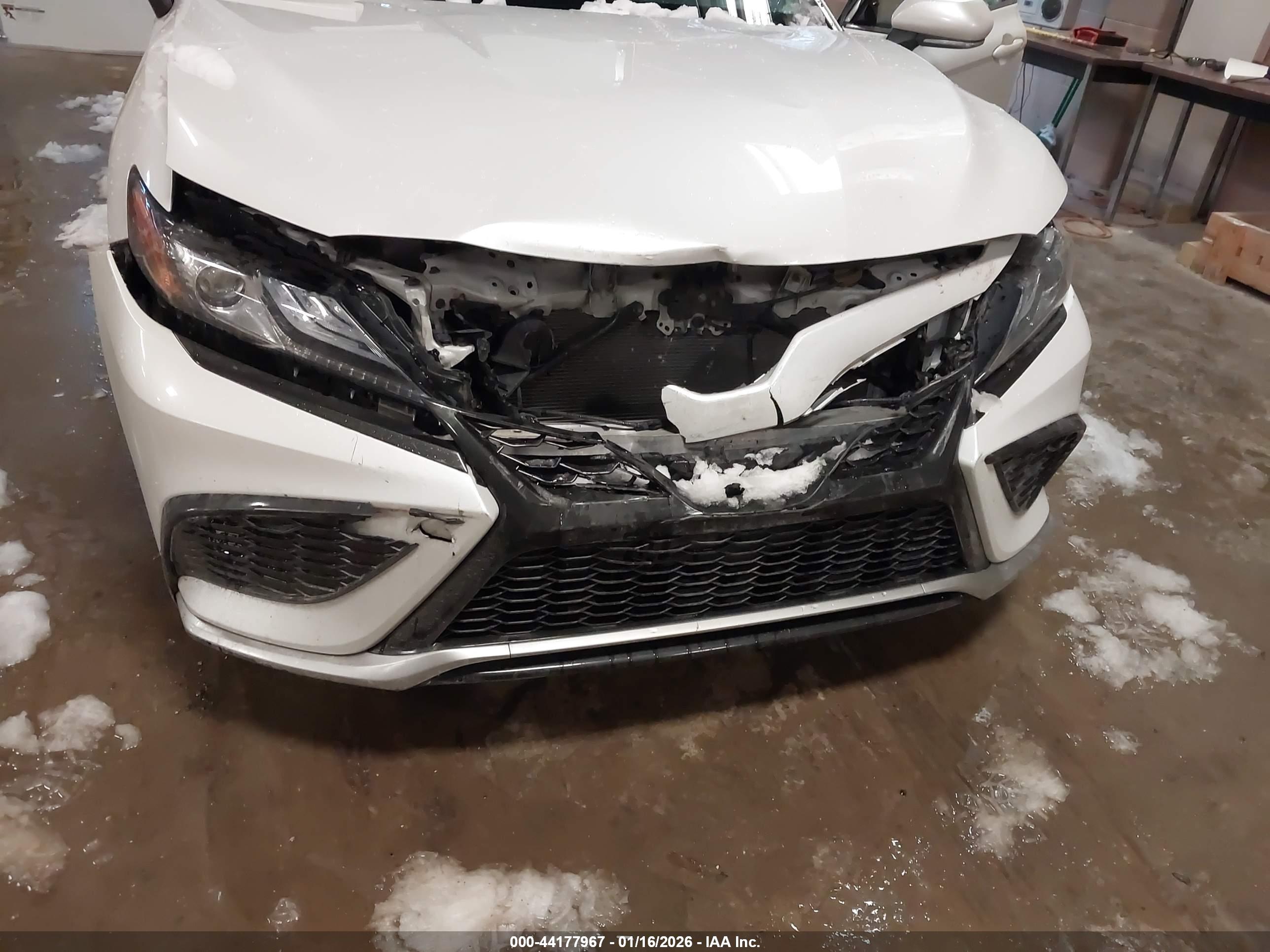 TOYOTA CAMRY image 6
