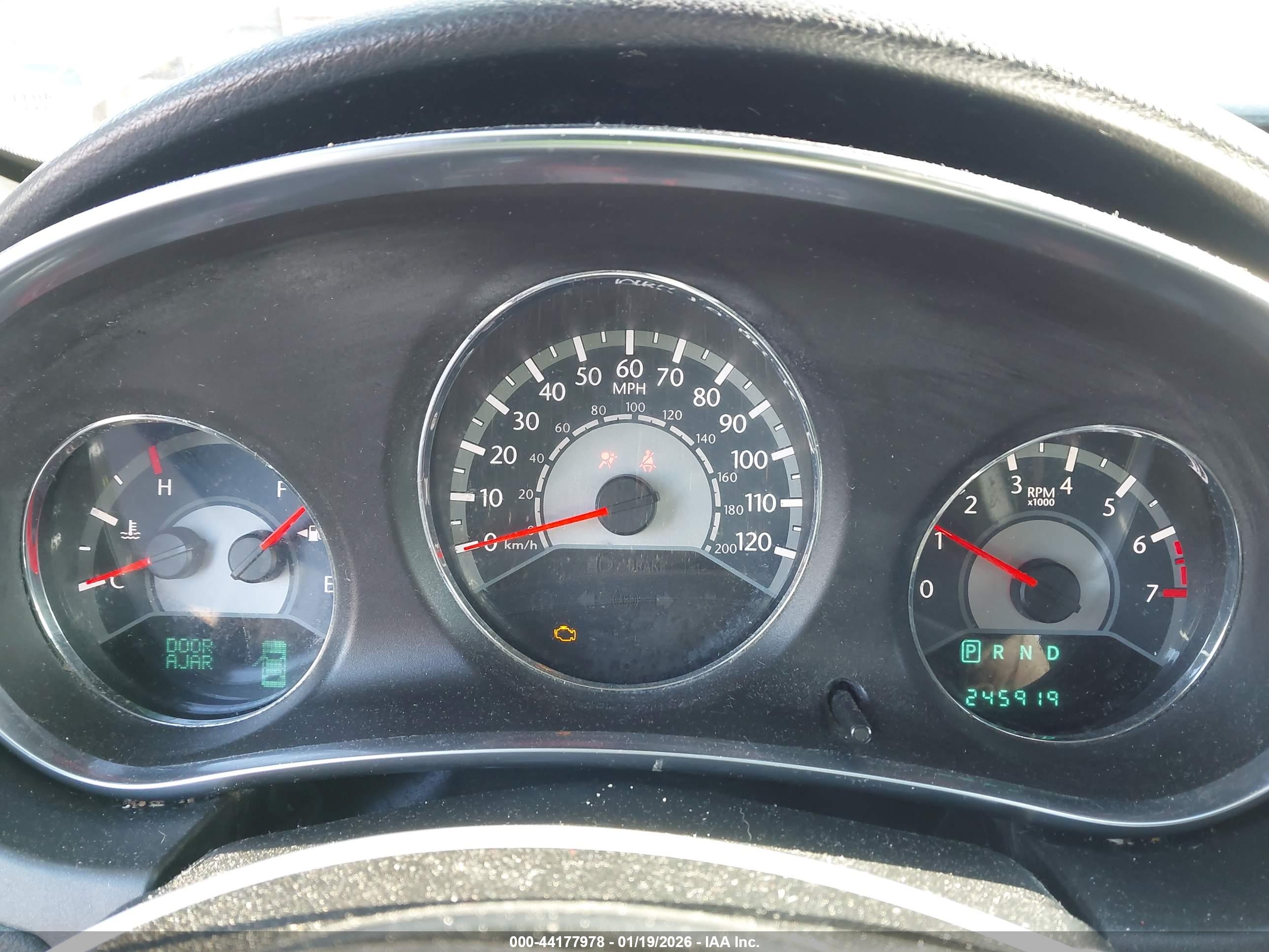CHRYSLER 200 image 7