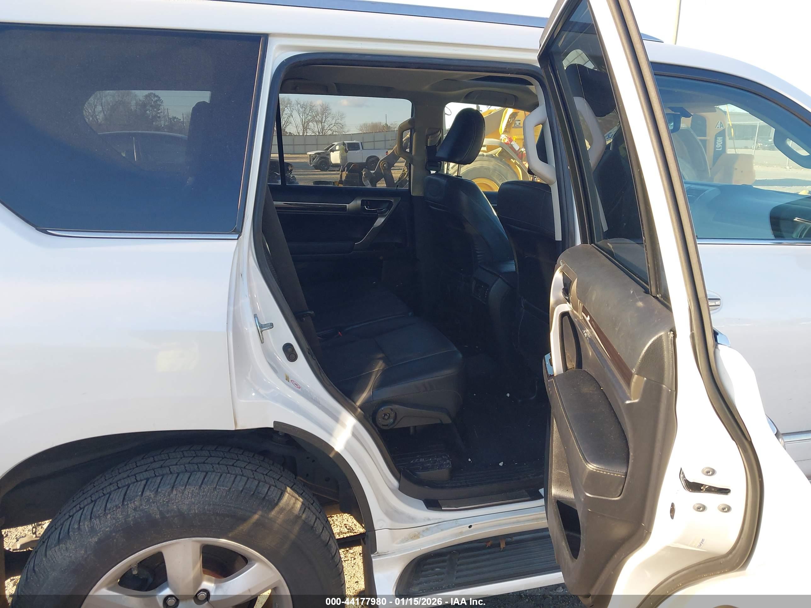LEXUS GX image 8