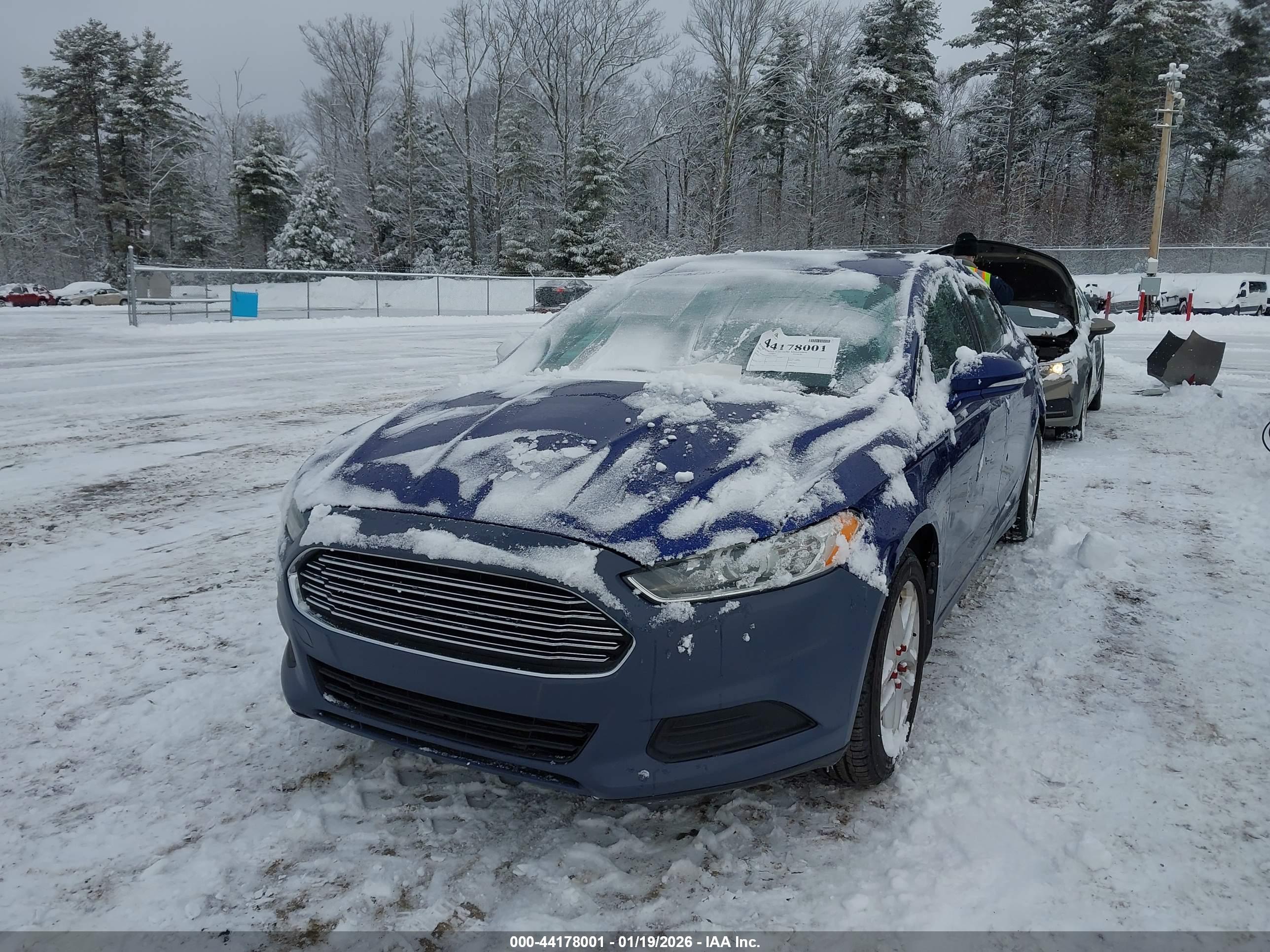 FORD FUSION image 2
