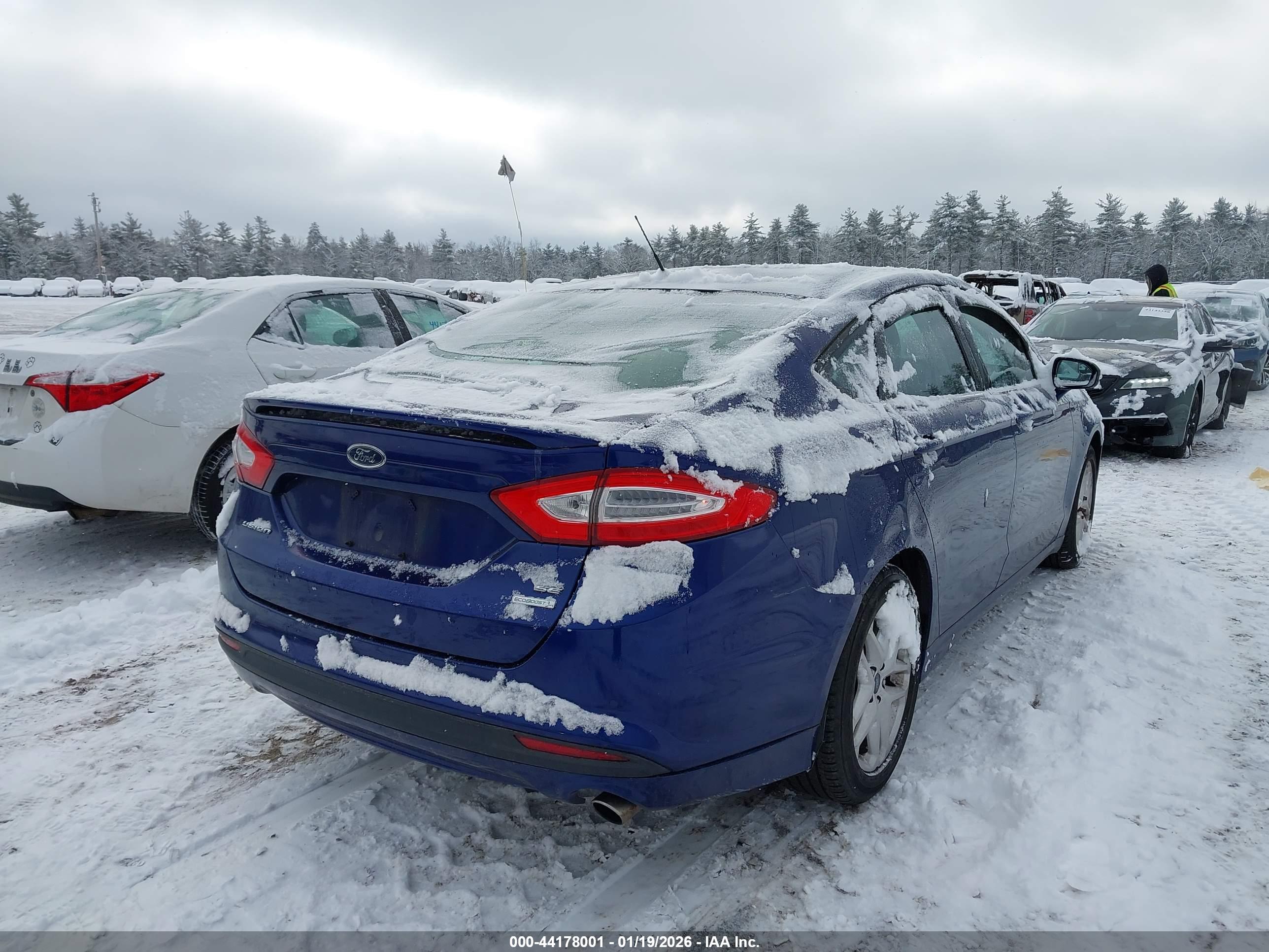 FORD FUSION image 4