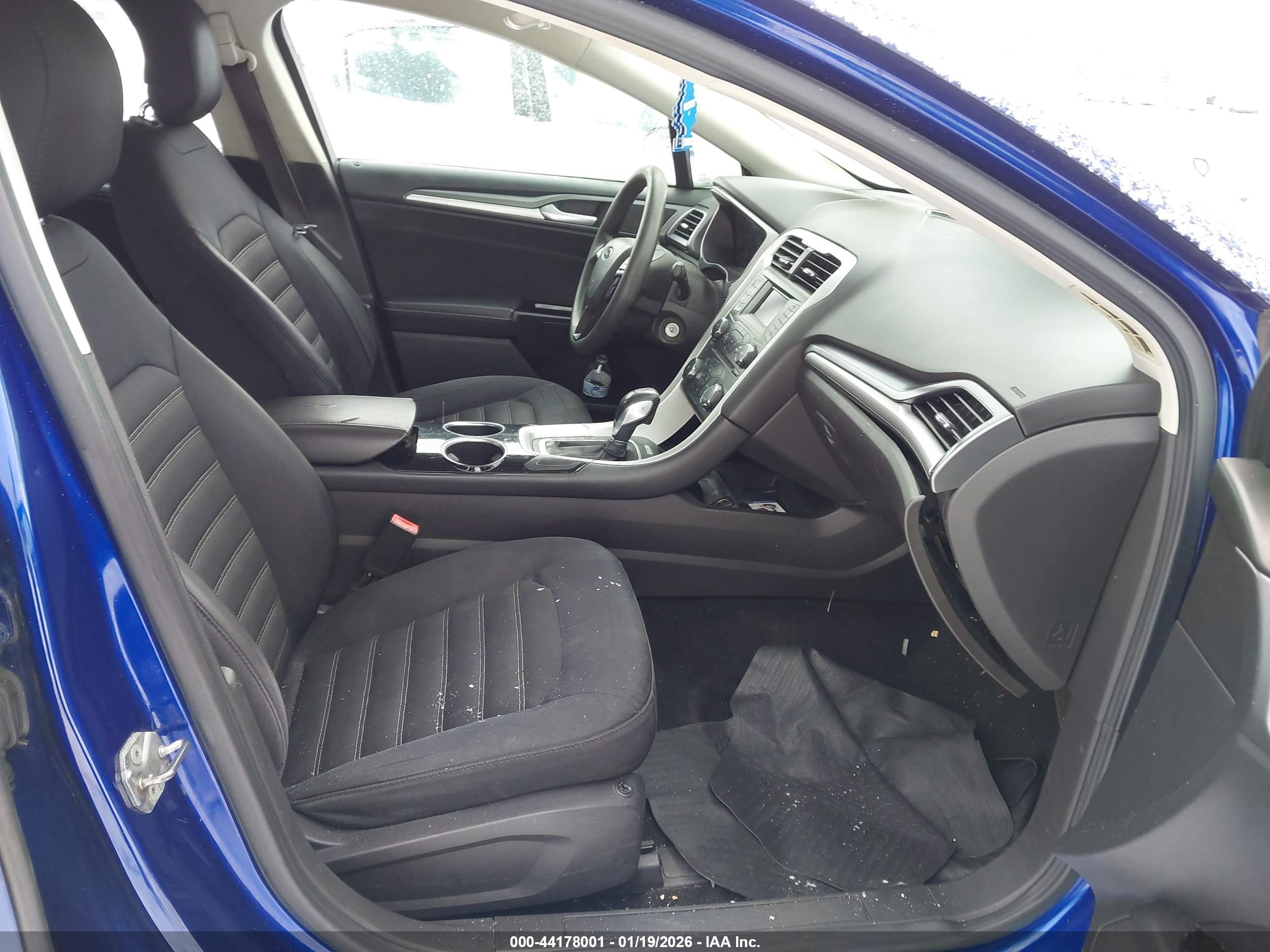 FORD FUSION image 5