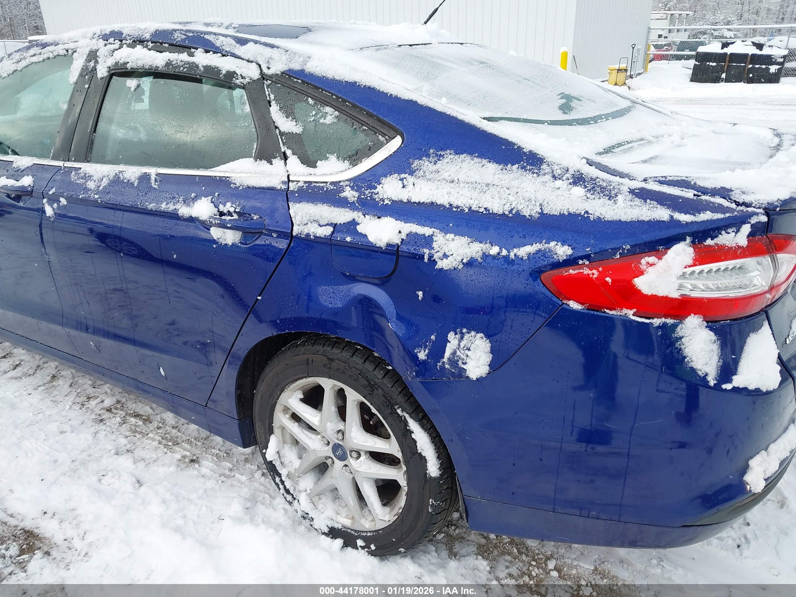FORD FUSION image 6