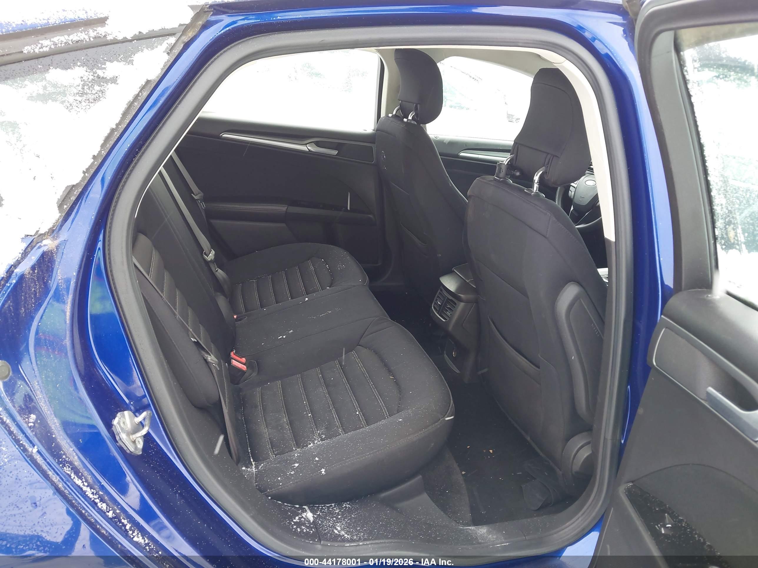 FORD FUSION image 8