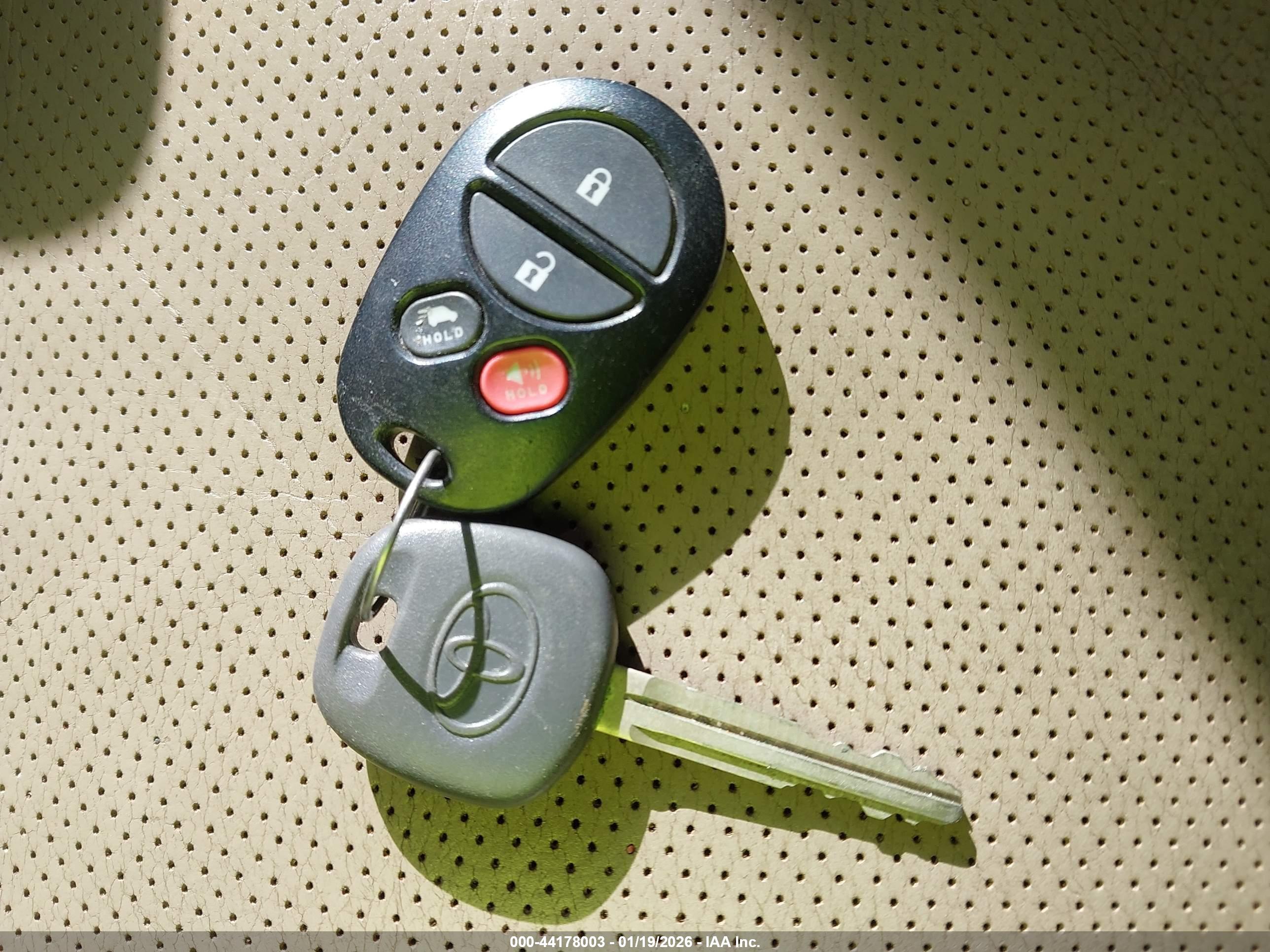 TOYOTA SEQUOIA image 11