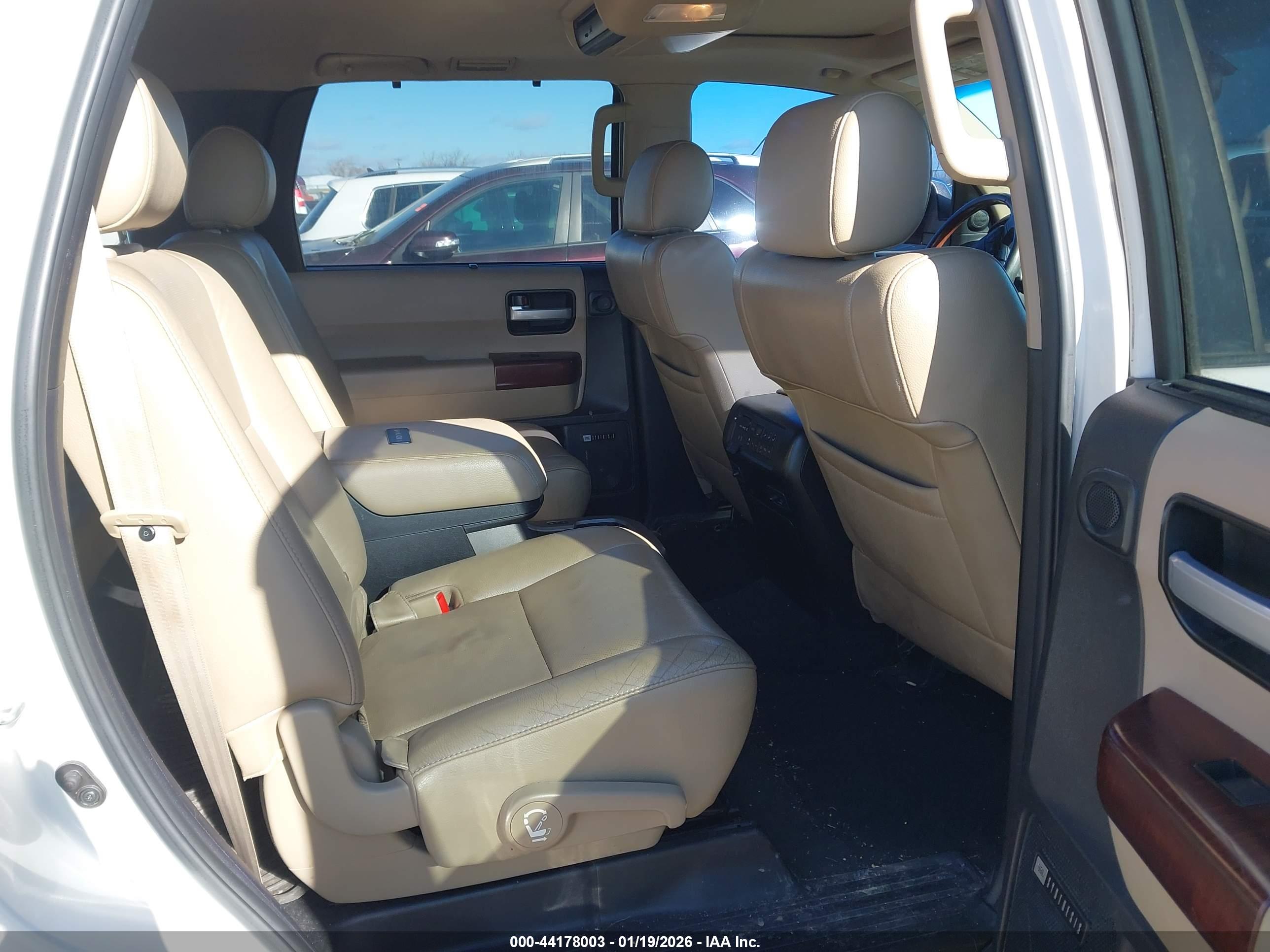 TOYOTA SEQUOIA image 8