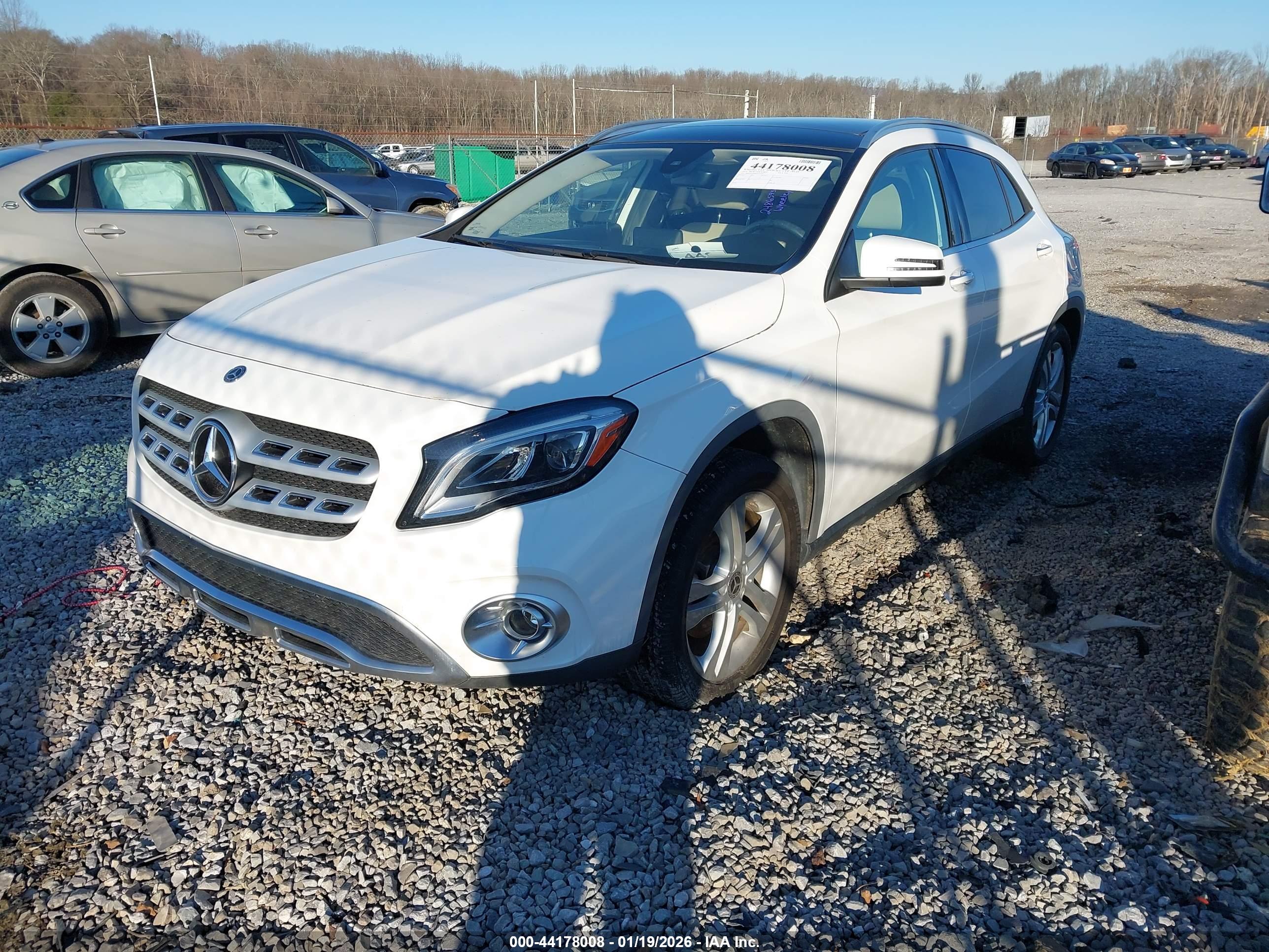 MERCEDES-BENZ GLA image 2