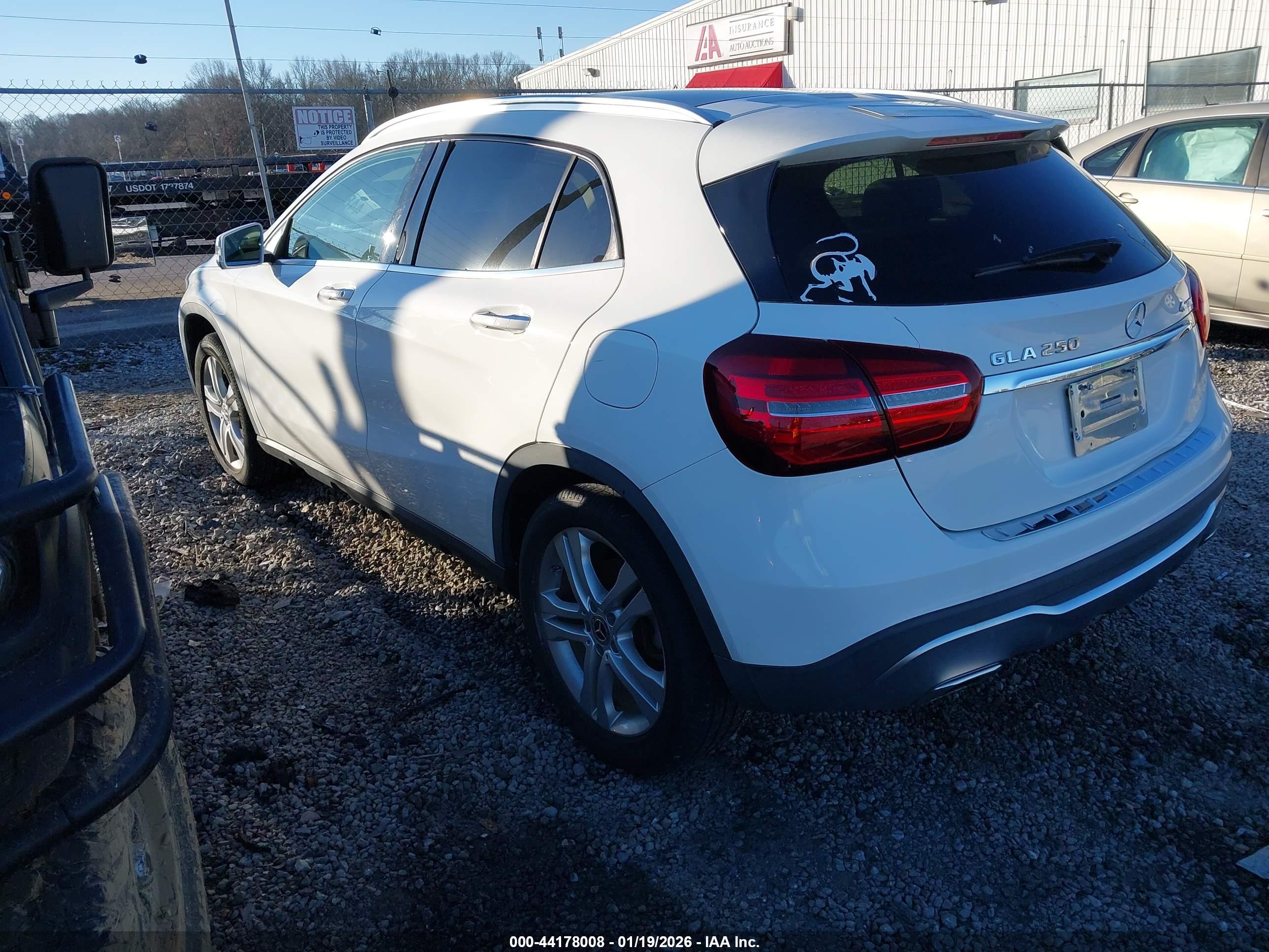MERCEDES-BENZ GLA image 3
