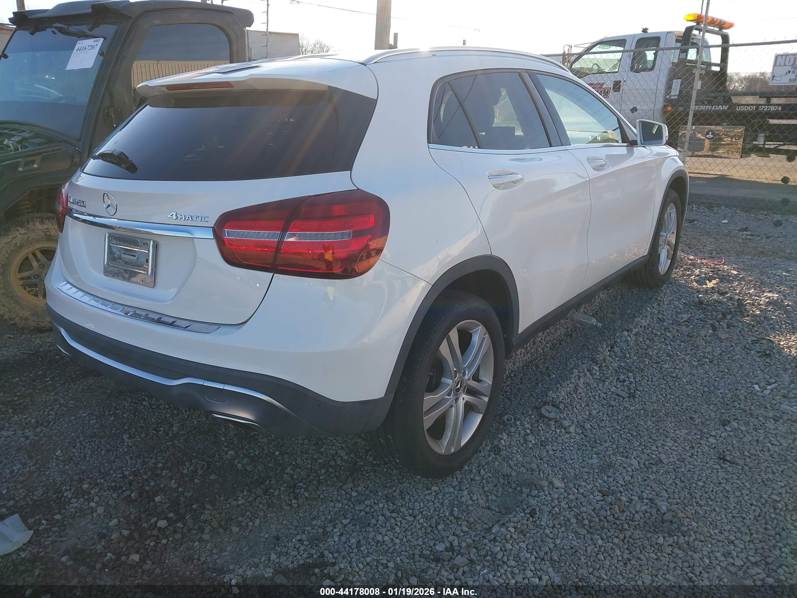 MERCEDES-BENZ GLA image 4