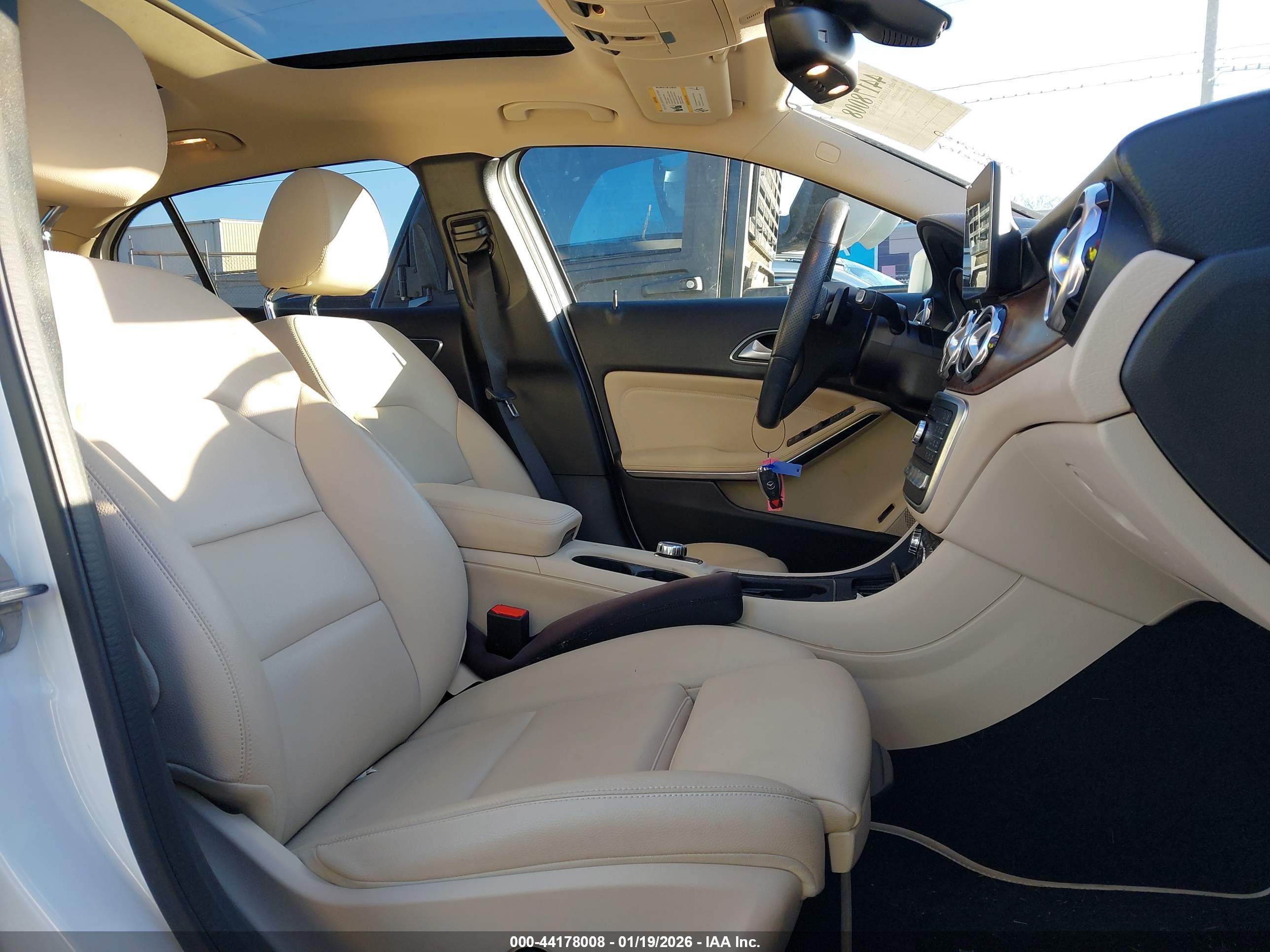 MERCEDES-BENZ GLA image 5