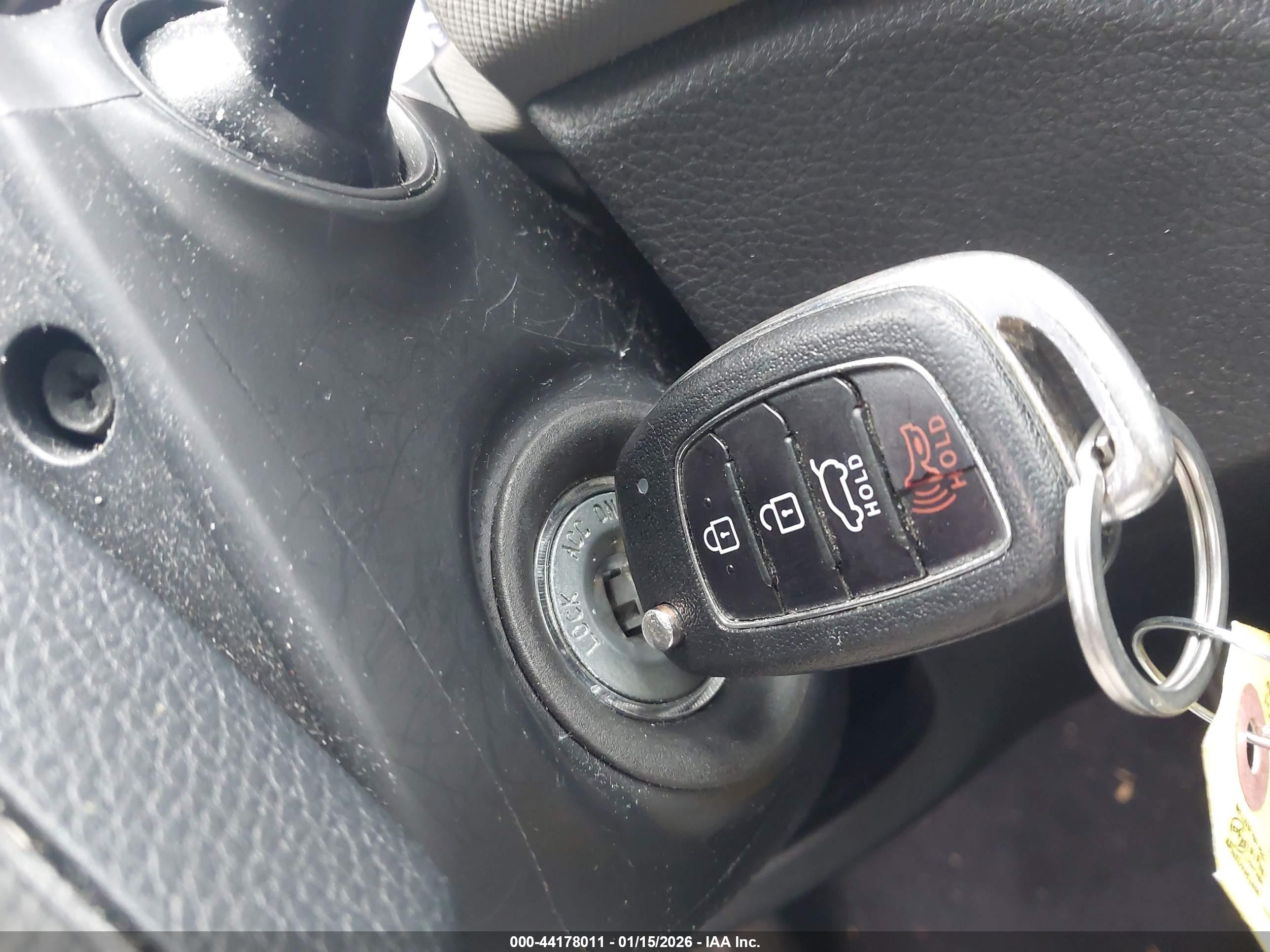 HYUNDAI SANTA image 11