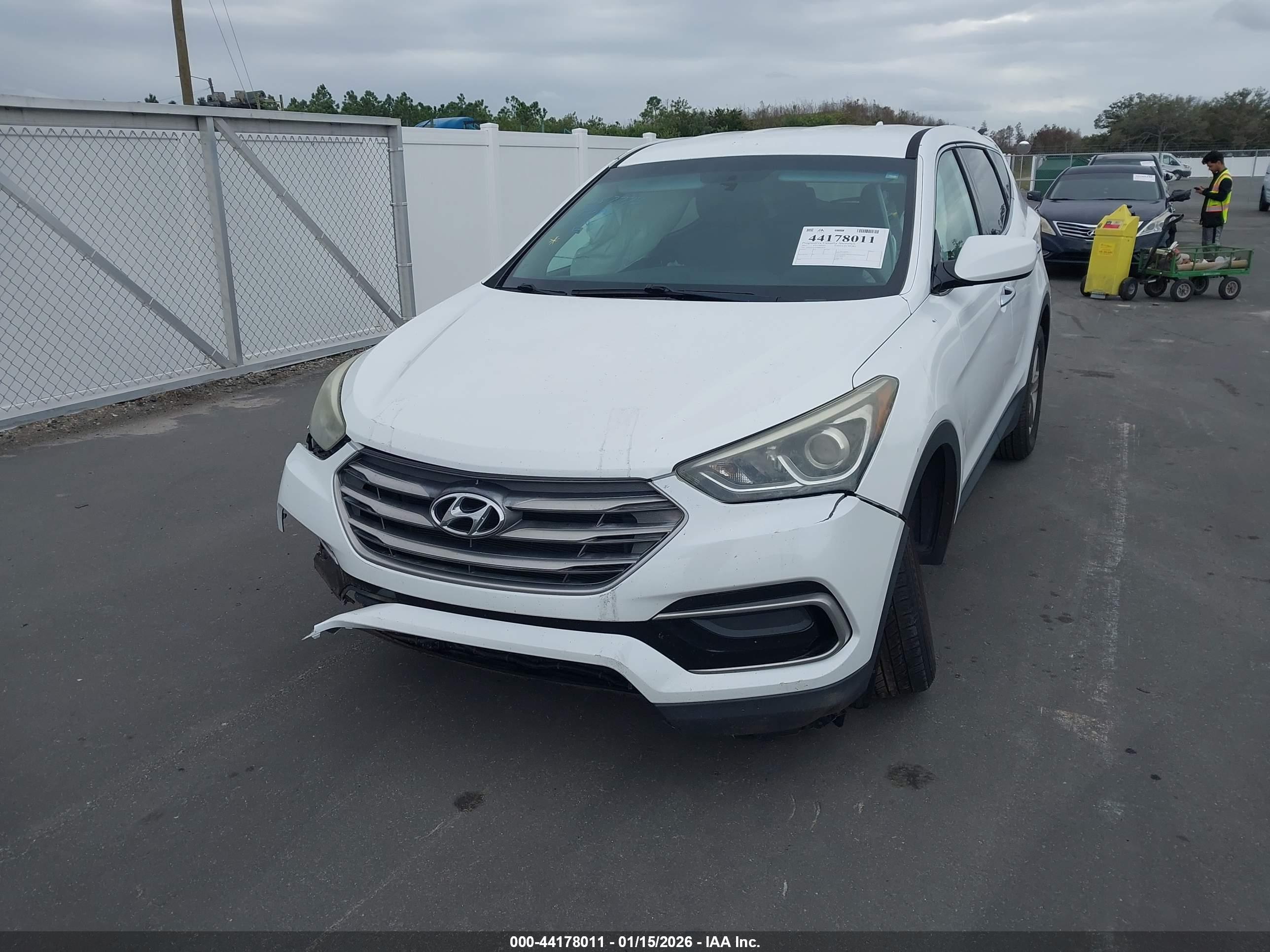 HYUNDAI SANTA image 2