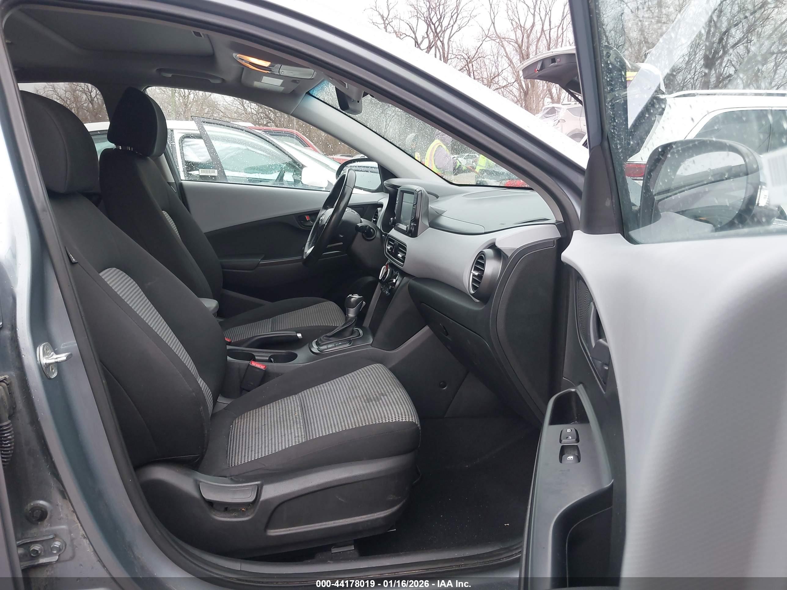 HYUNDAI KONA image 5