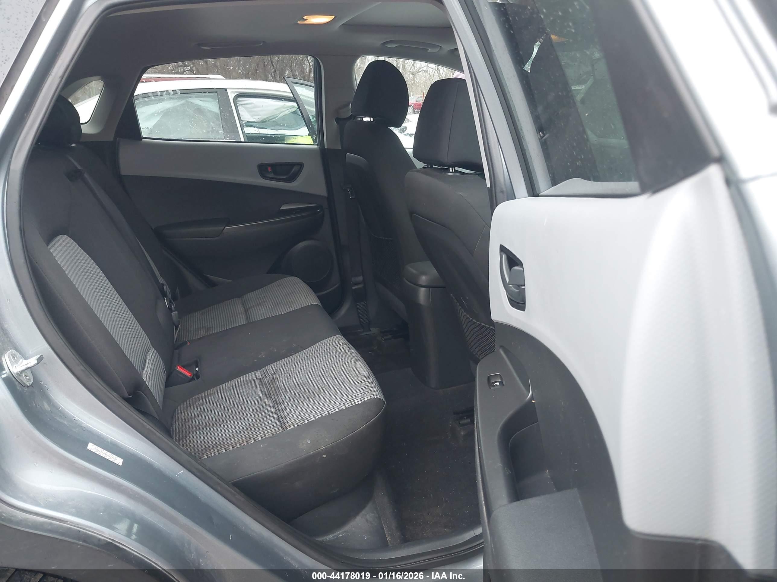 HYUNDAI KONA image 8