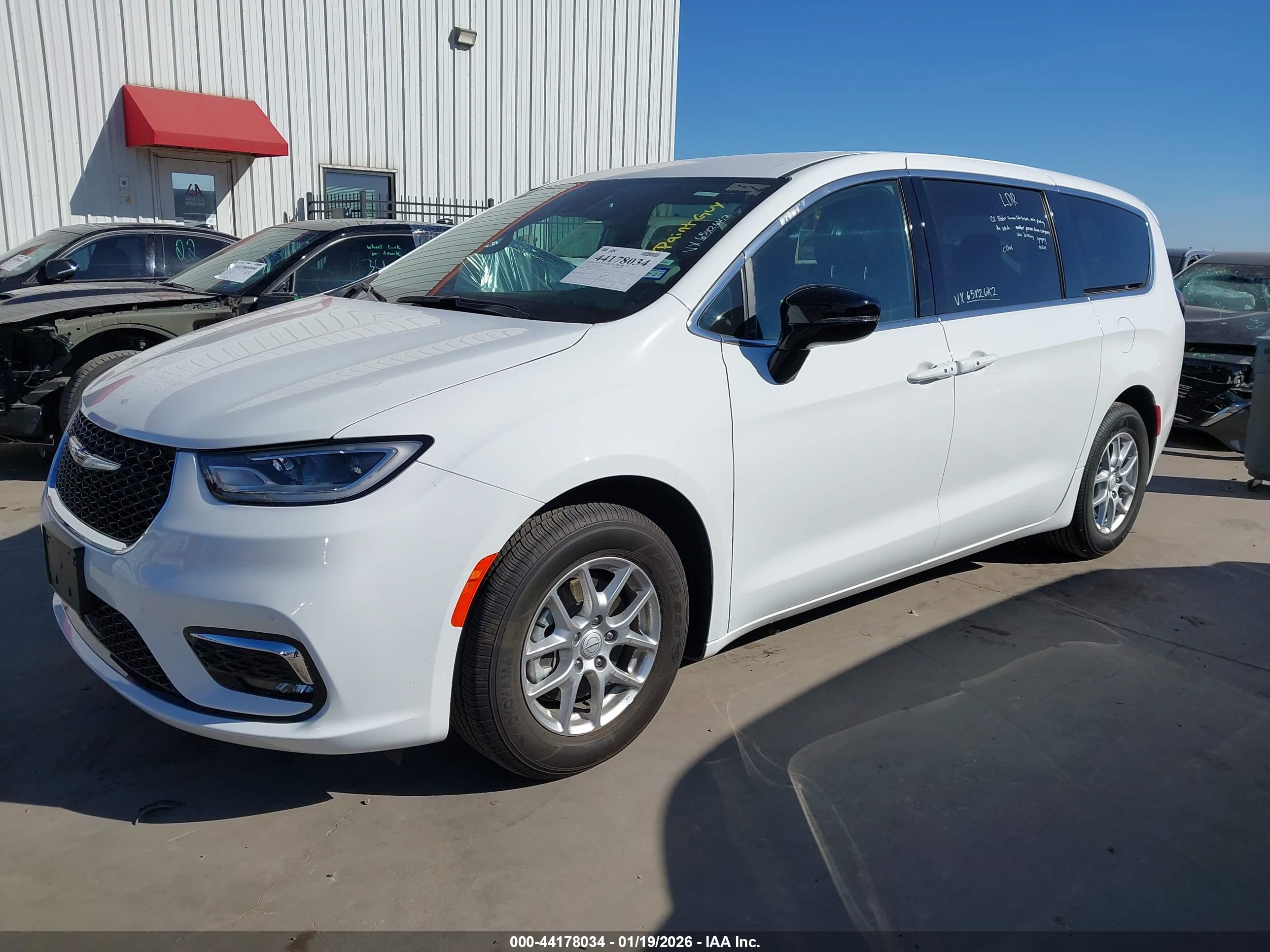 CHRYSLER PACIFICA image 2