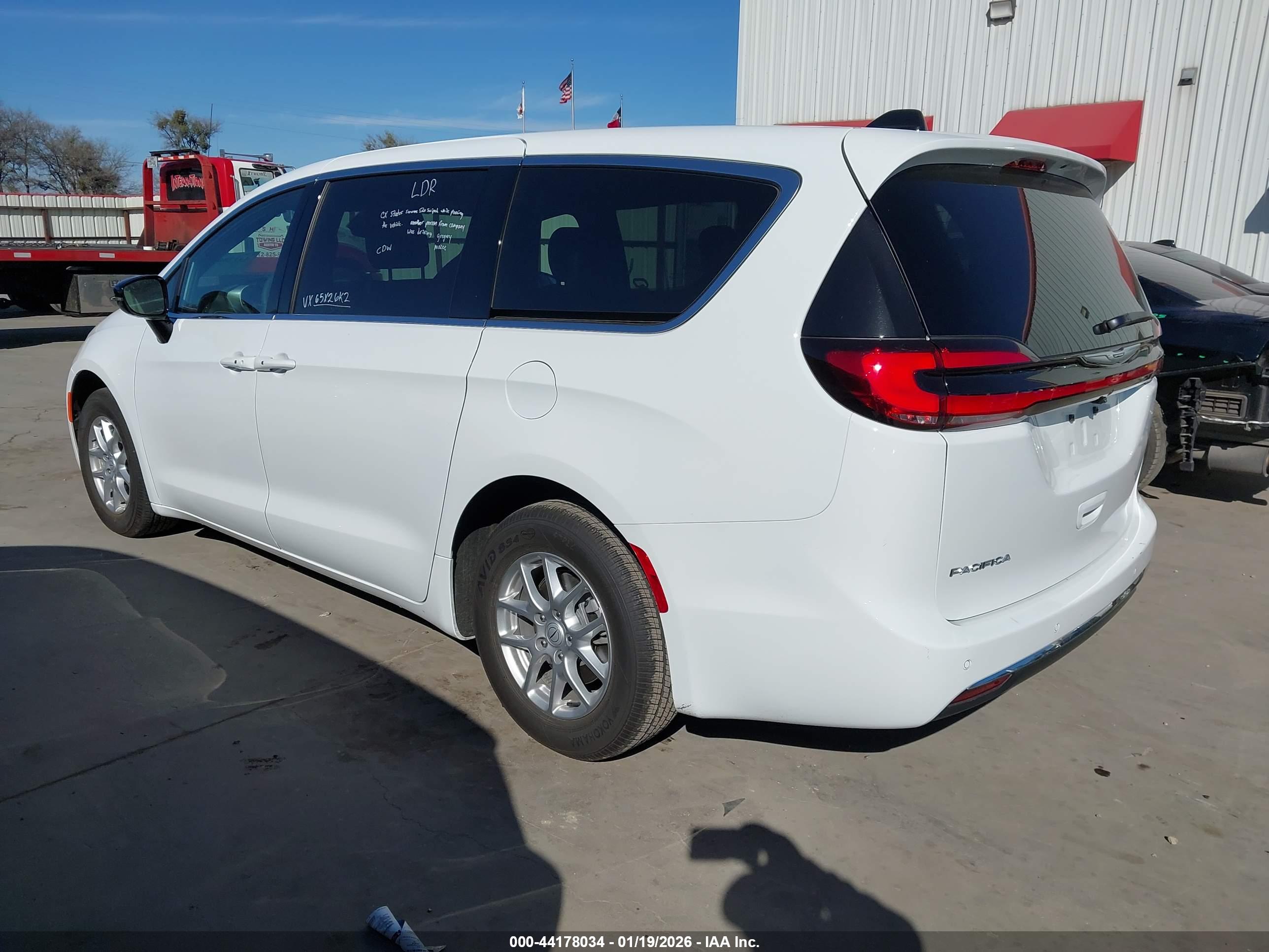 CHRYSLER PACIFICA image 3