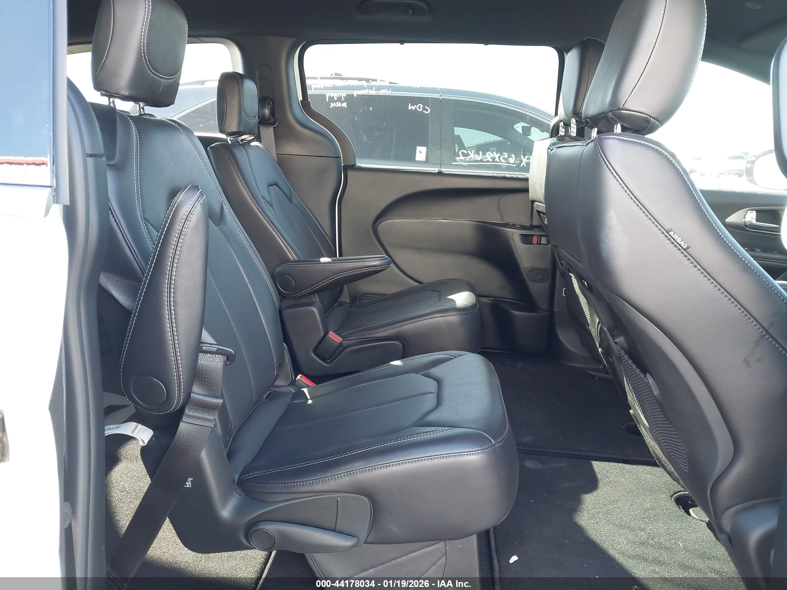 CHRYSLER PACIFICA image 8