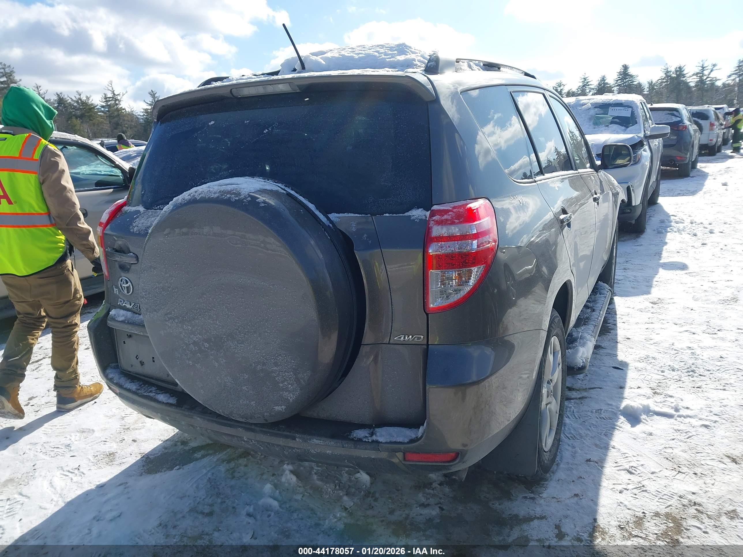 TOYOTA RAV4 image 4