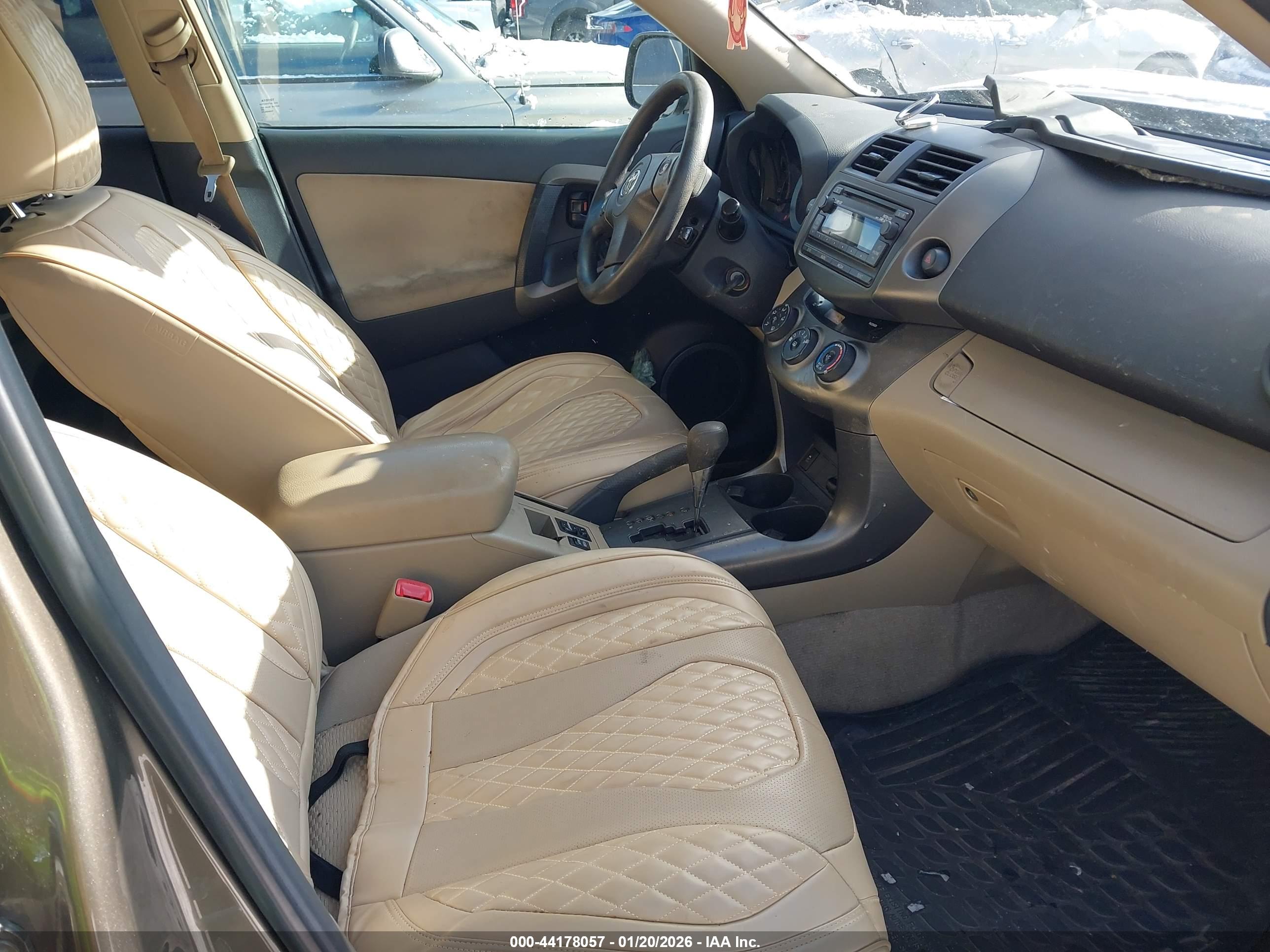 TOYOTA RAV4 image 5