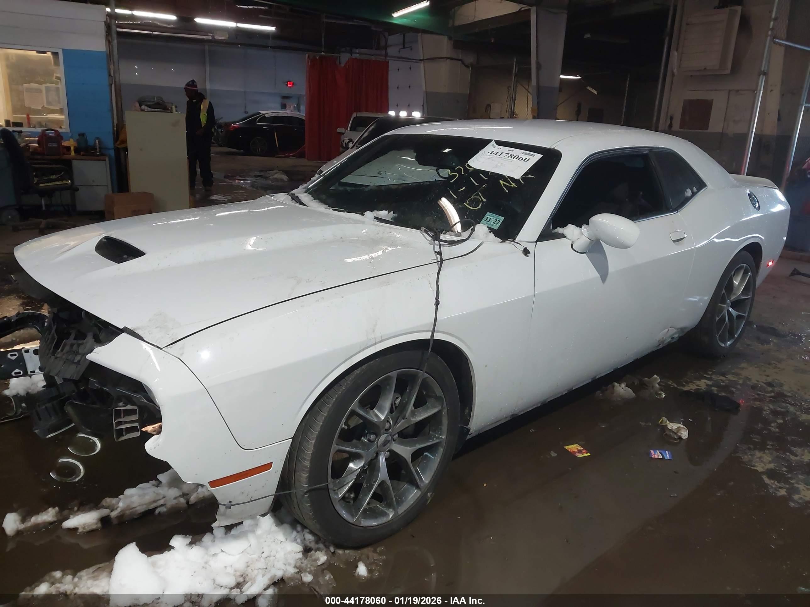 DODGE CHALLENGER image 2