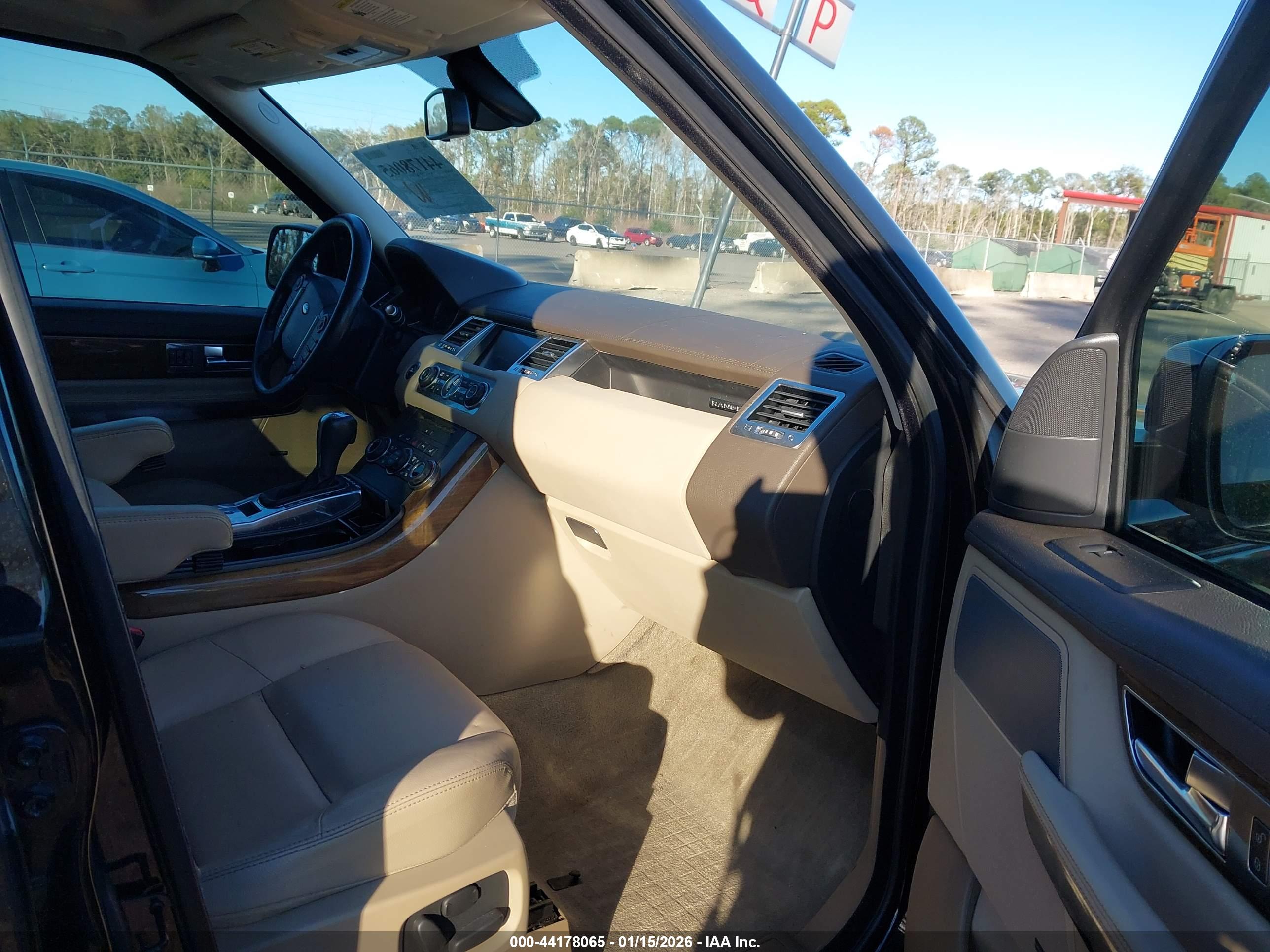 LAND ROVER image 5