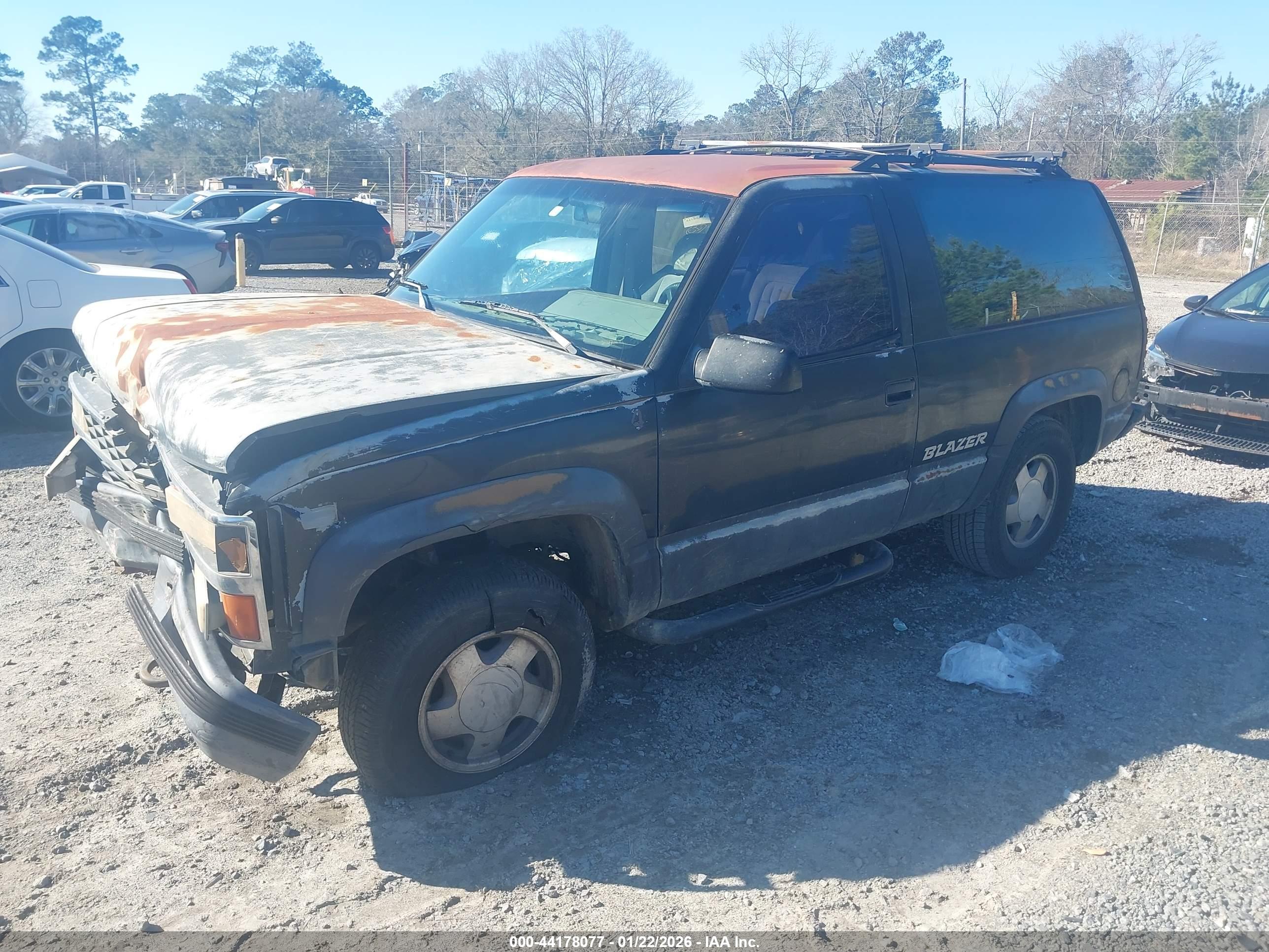 CHEVROLET BLAZER image 2