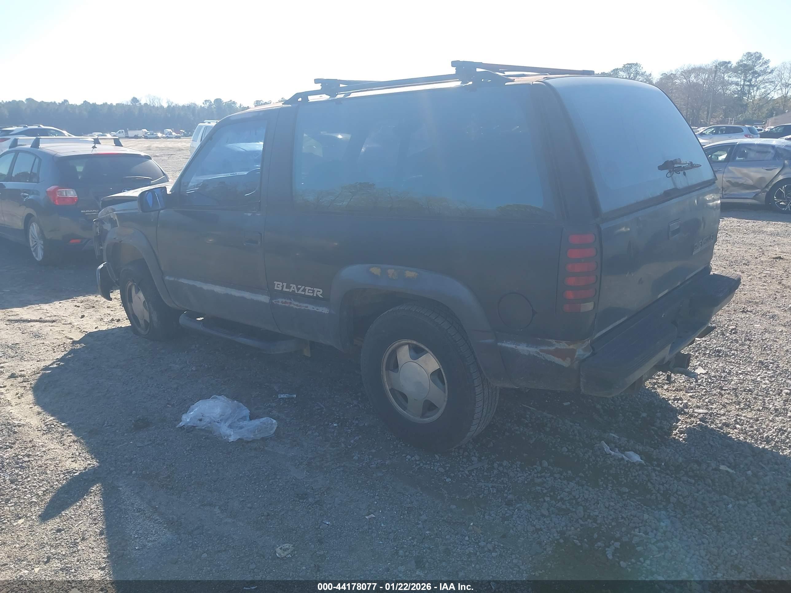 CHEVROLET BLAZER image 3