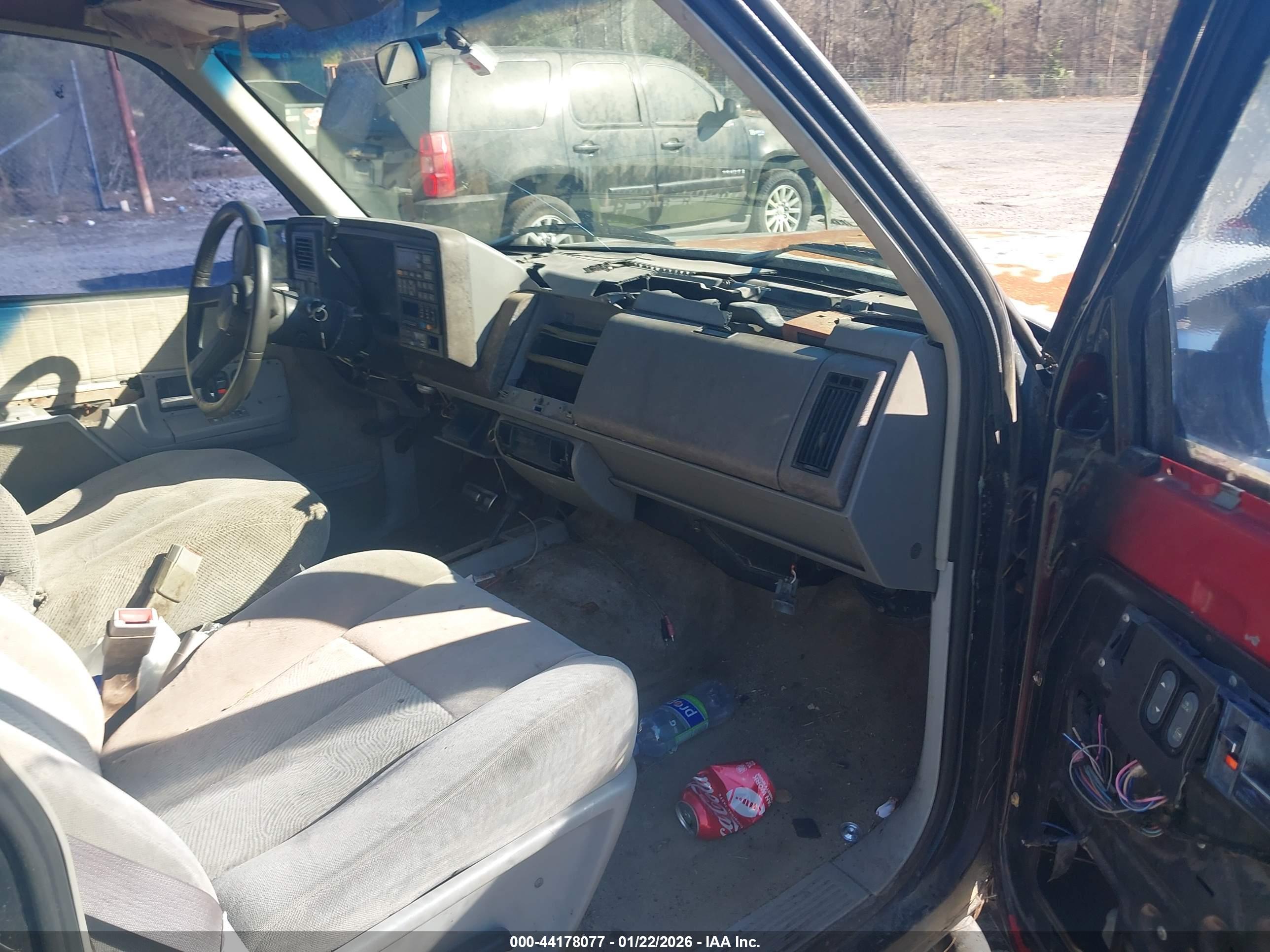CHEVROLET BLAZER image 5