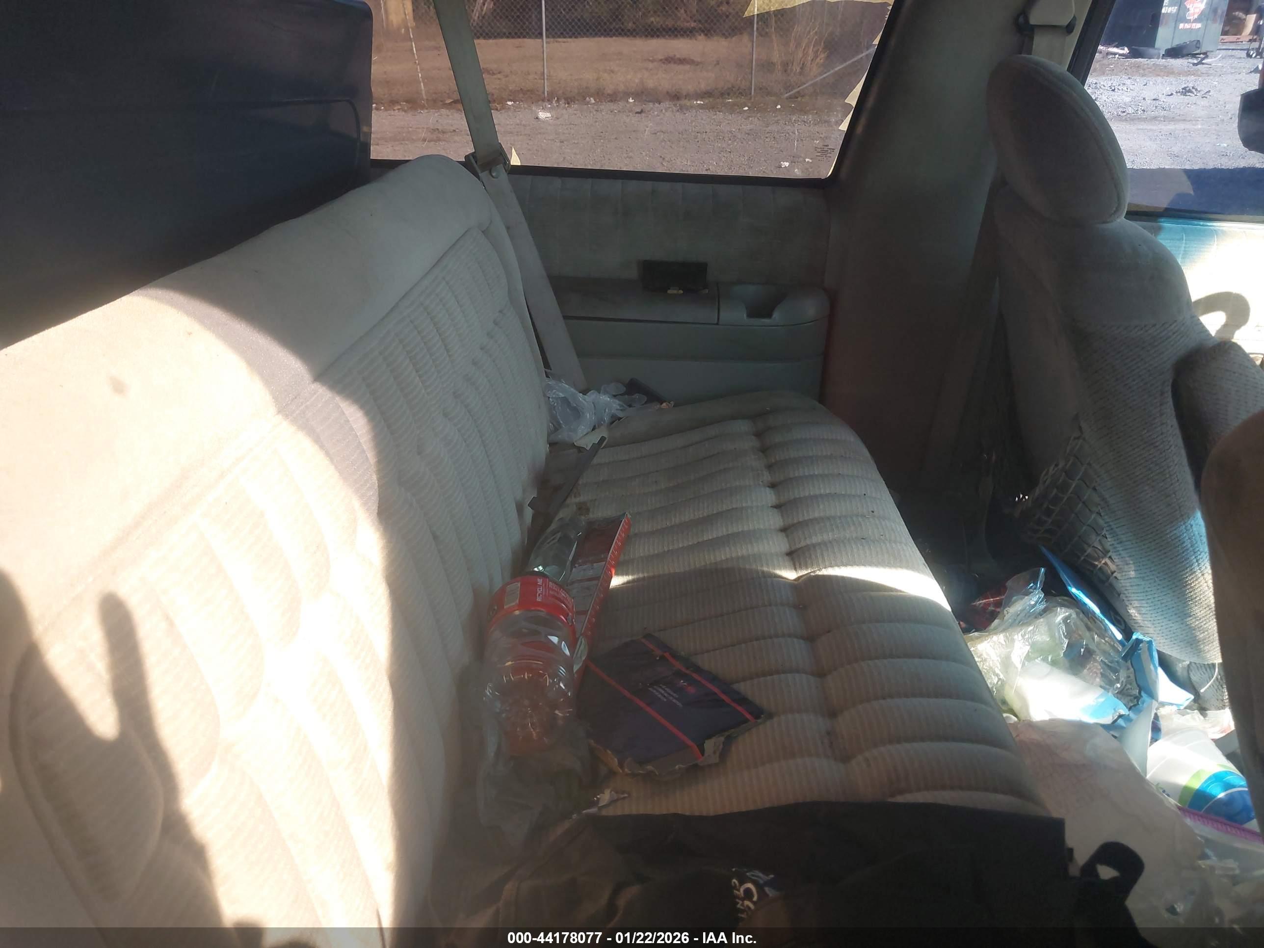 CHEVROLET BLAZER image 8