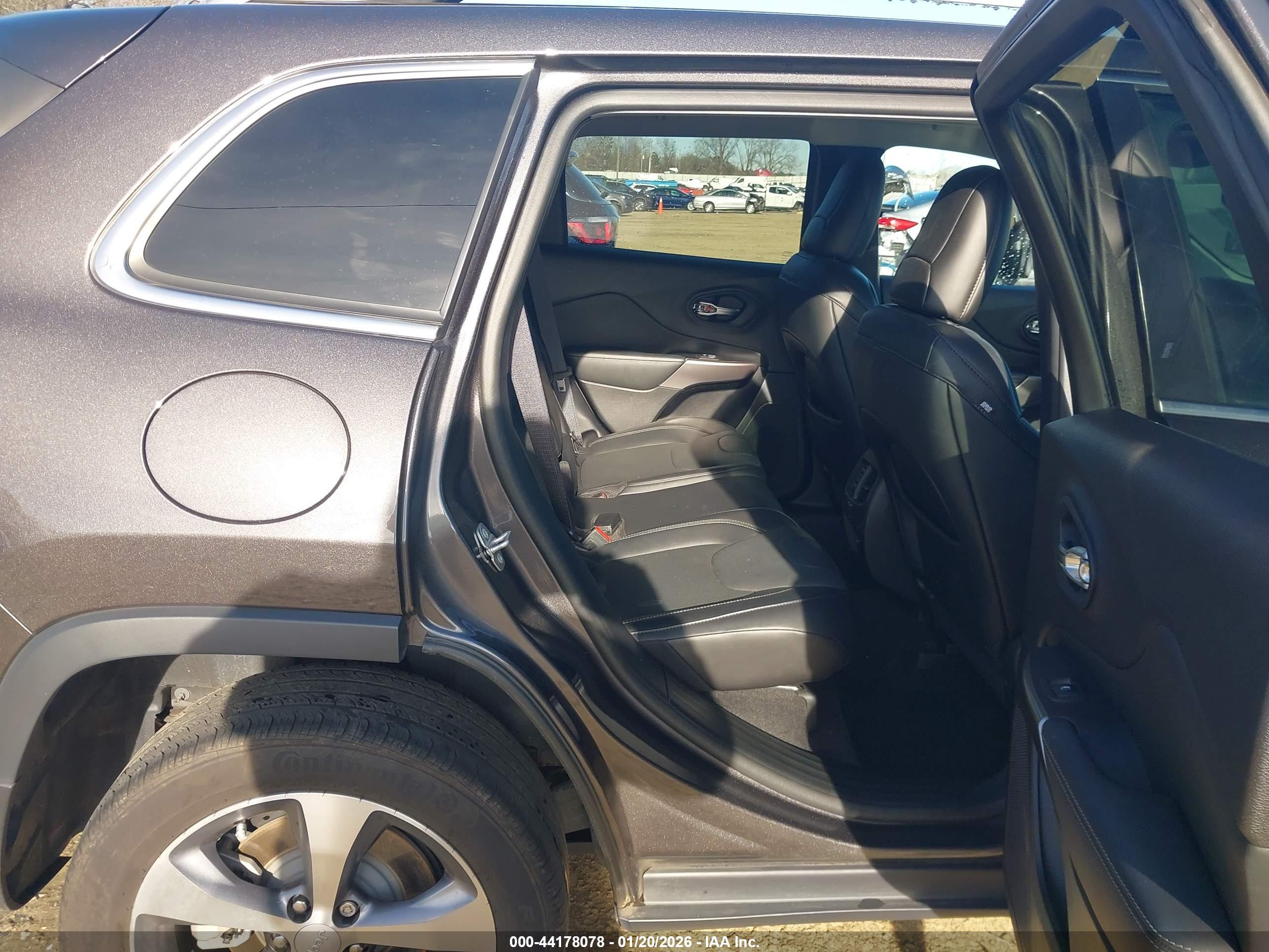 JEEP CHEROKEE image 8