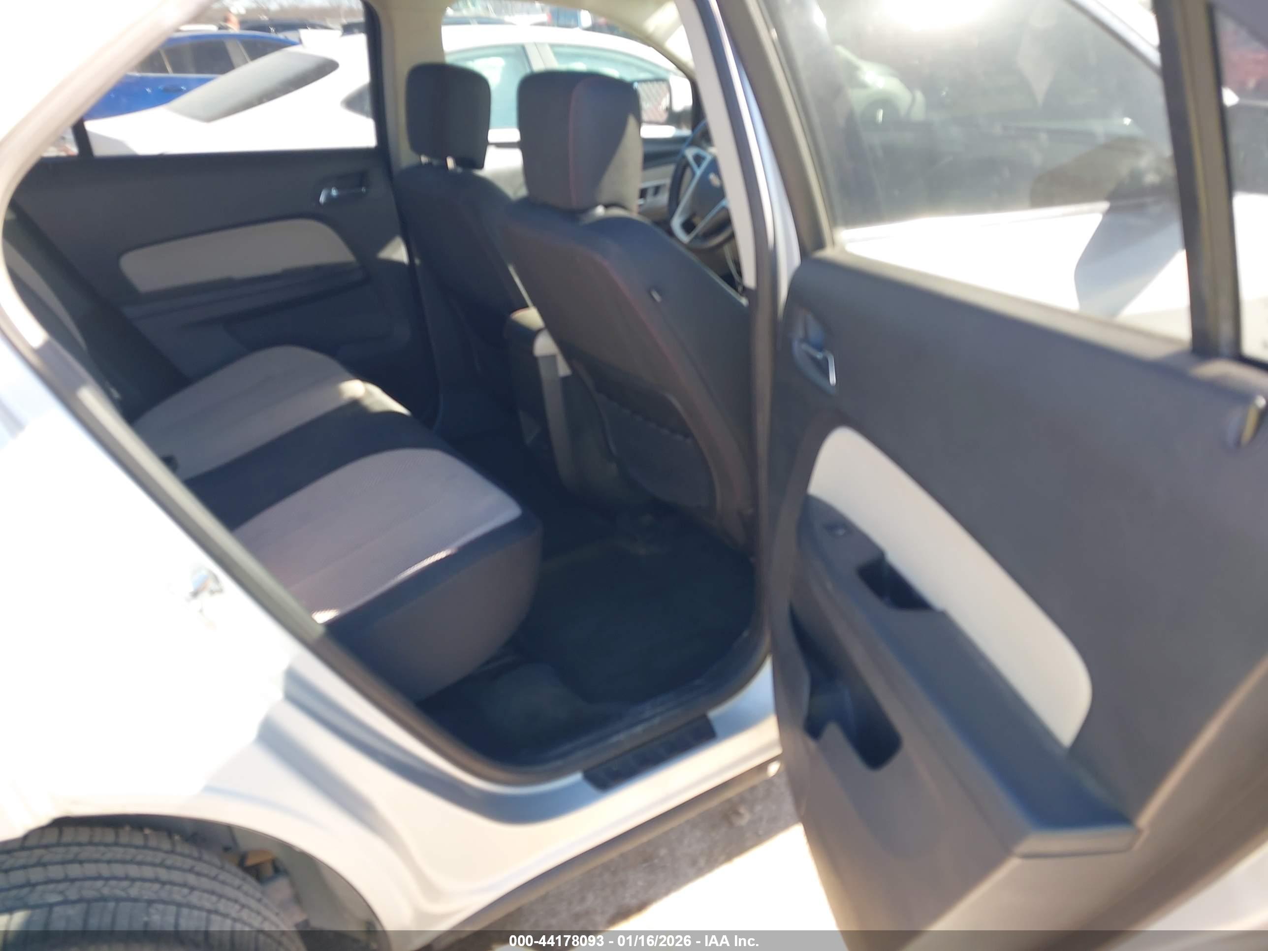 CHEVROLET EQUINOX image 8