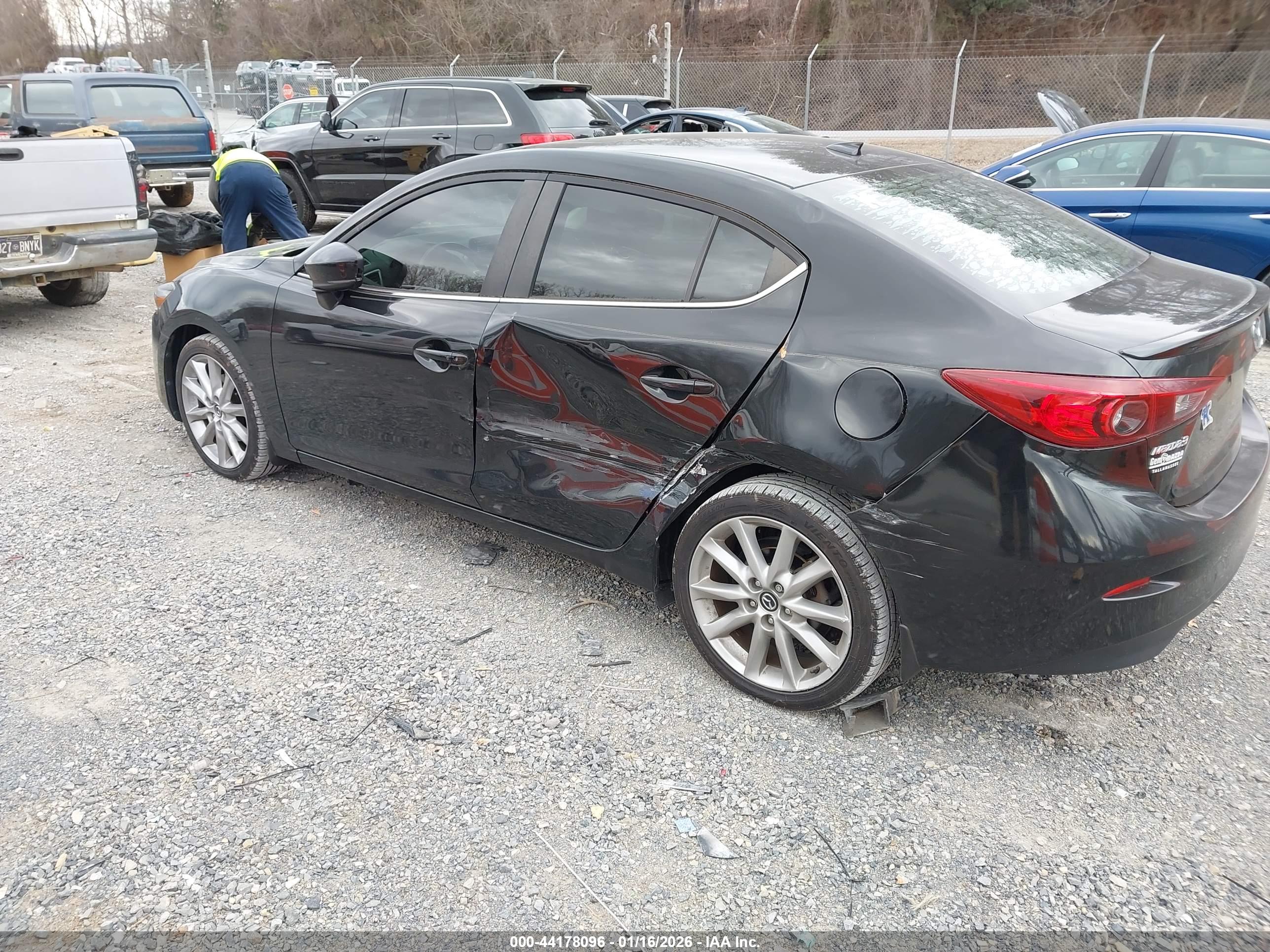 MAZDA MAZDA3 image 3