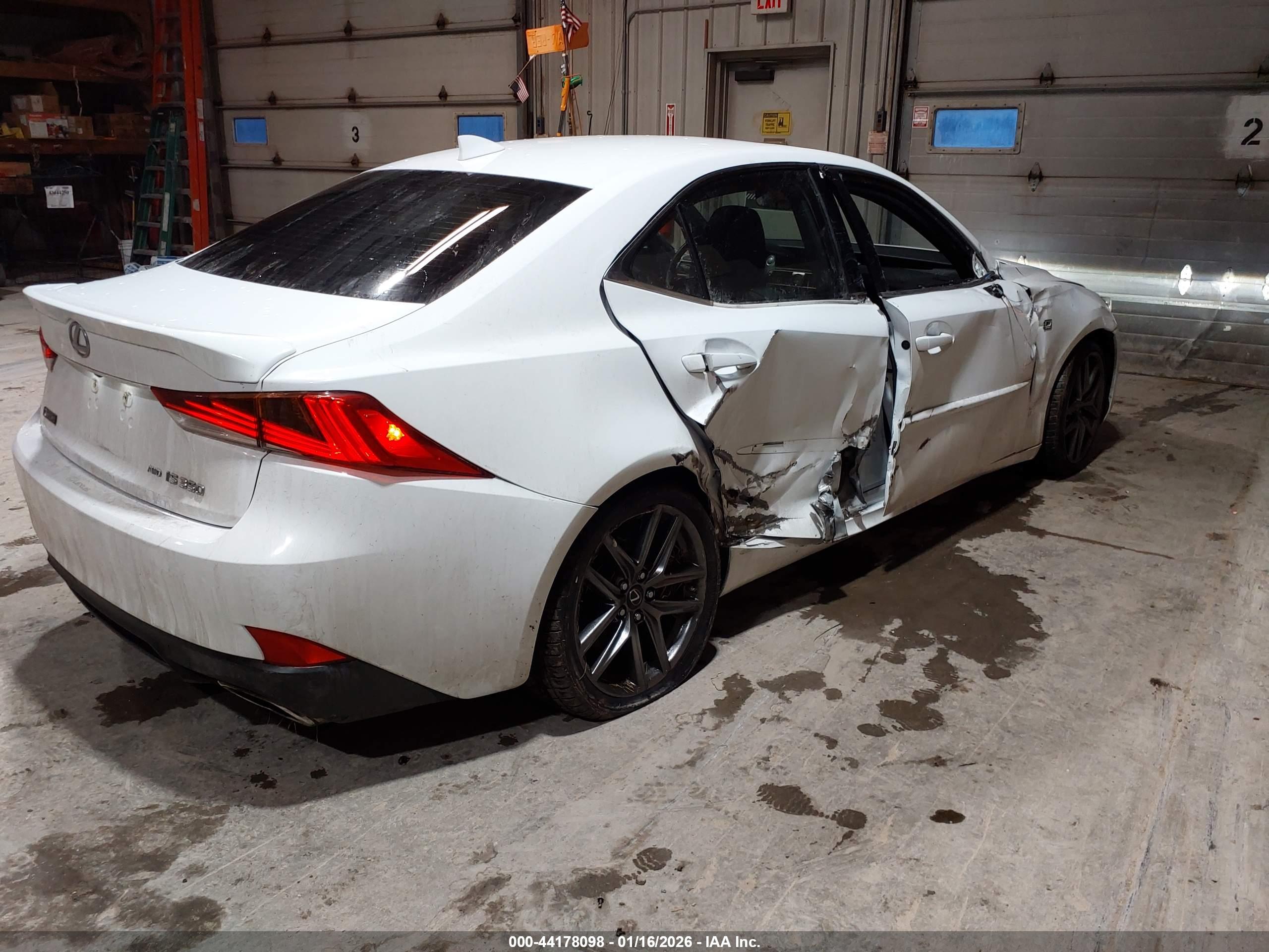 LEXUS IS image 4