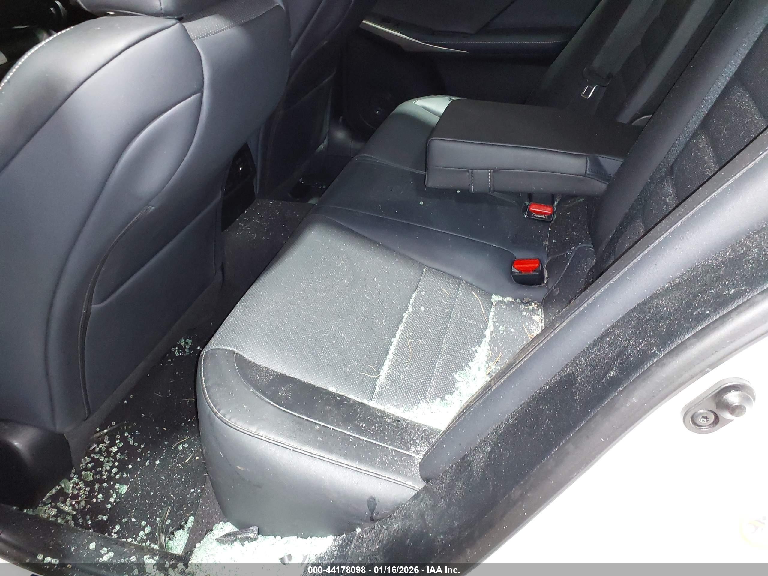LEXUS IS image 8